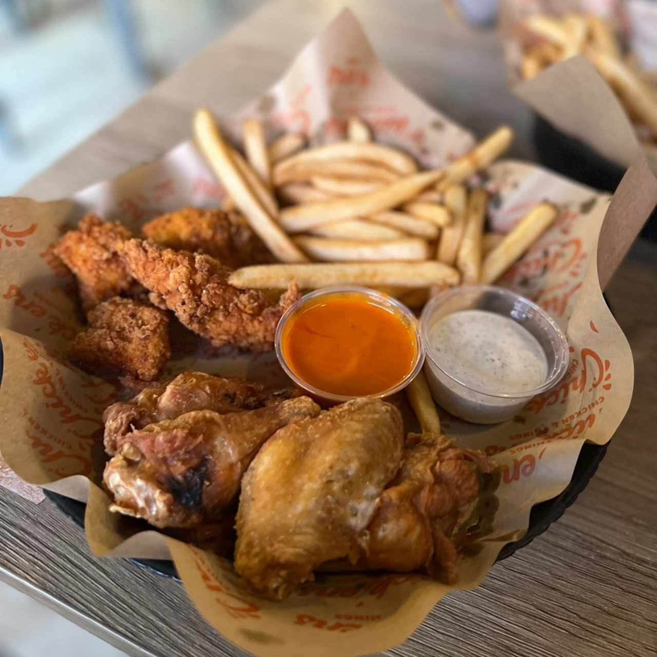 Wings y bonnles 