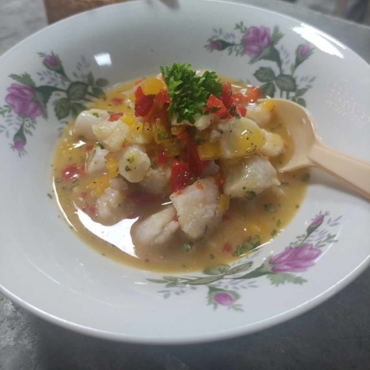 Ceviche de pargo con zumo de maracuyá 