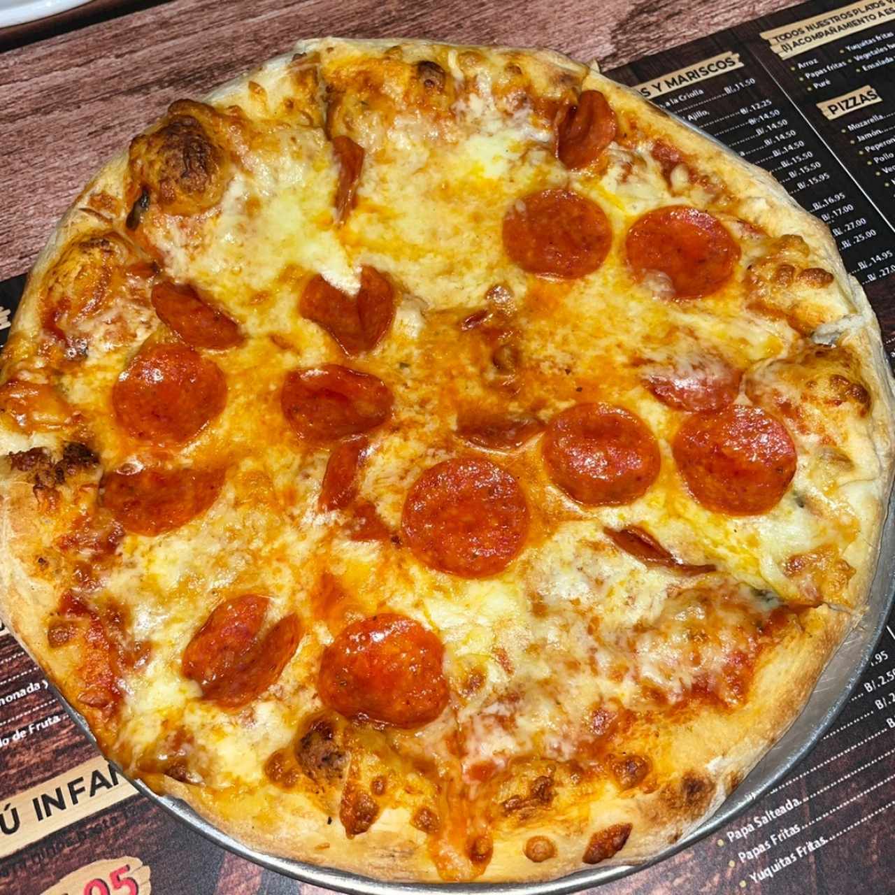 pizza de pepperonie