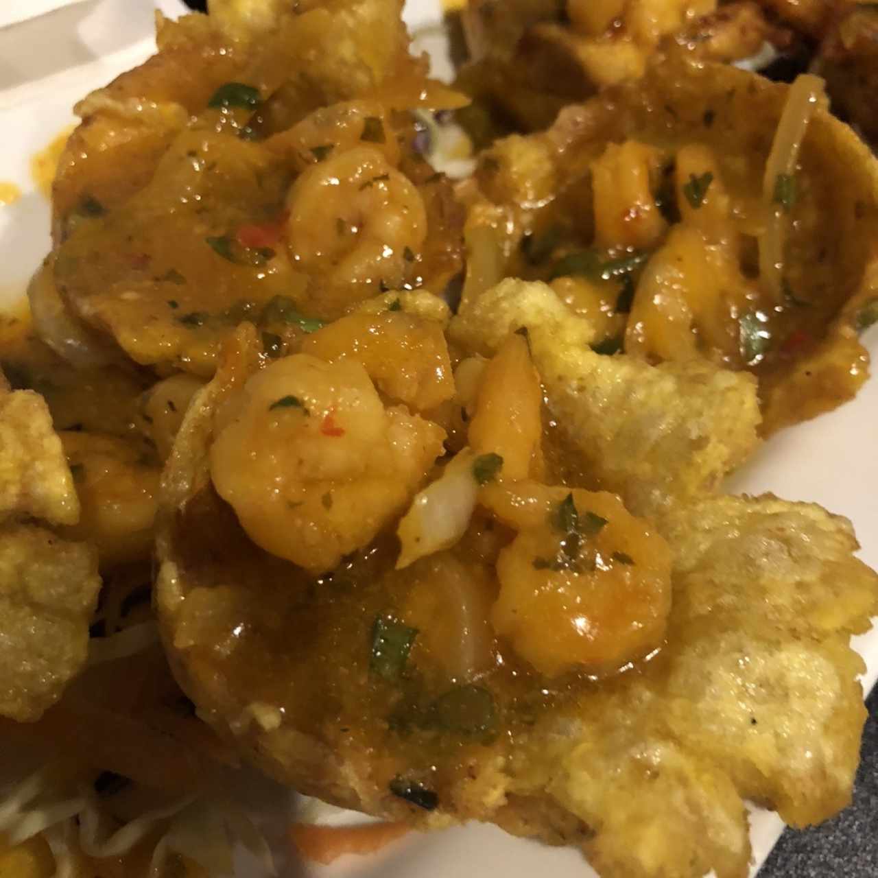Patacones rellenos de camaron