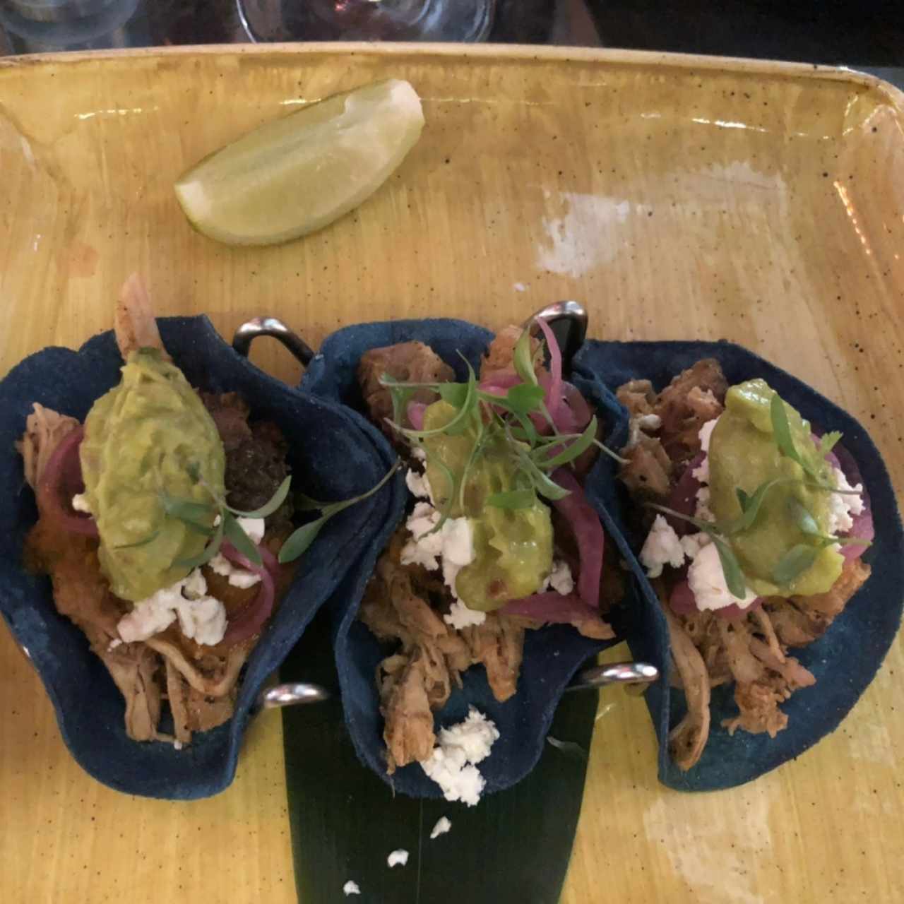 Tacos azules de puerco