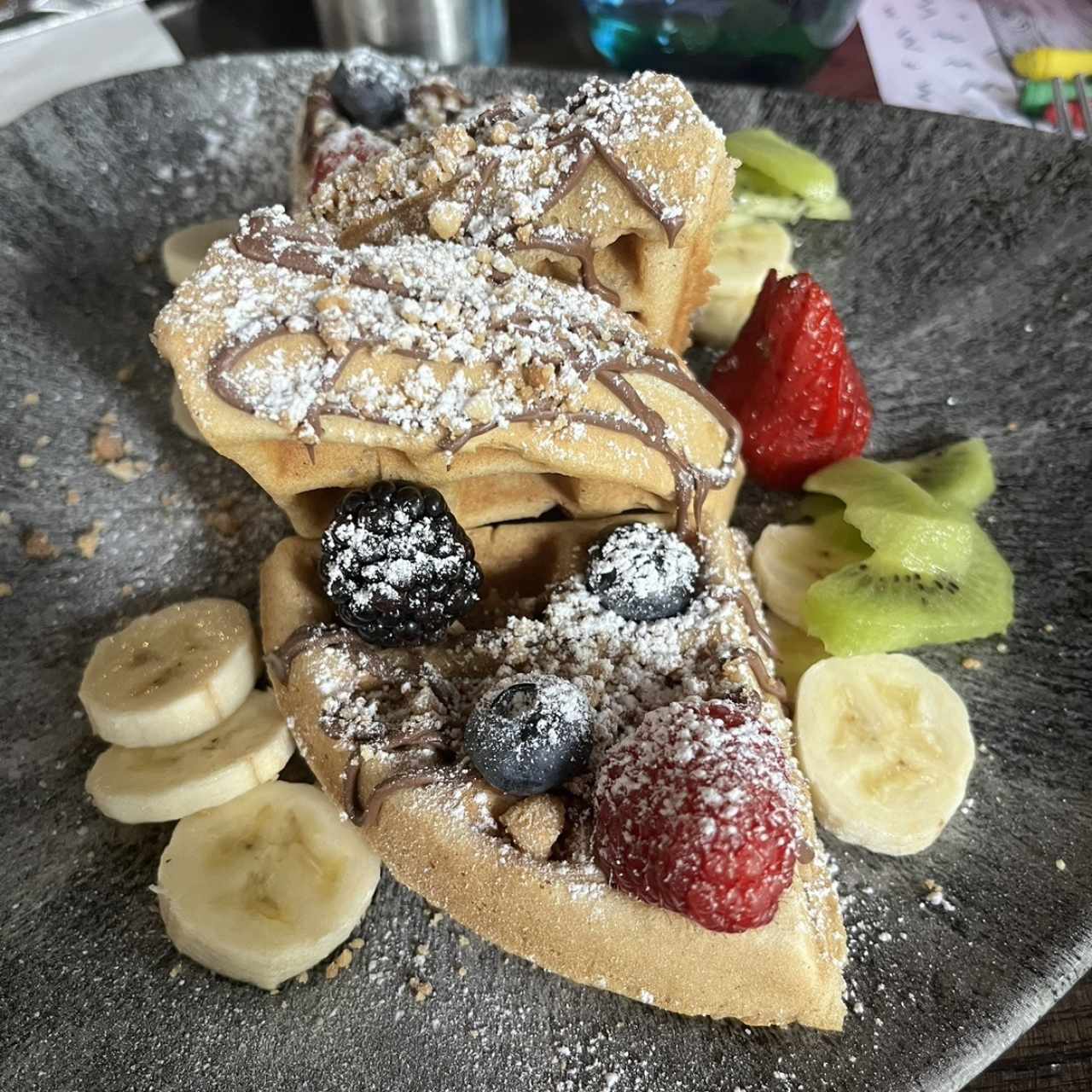 Waffles con frutas y nutella