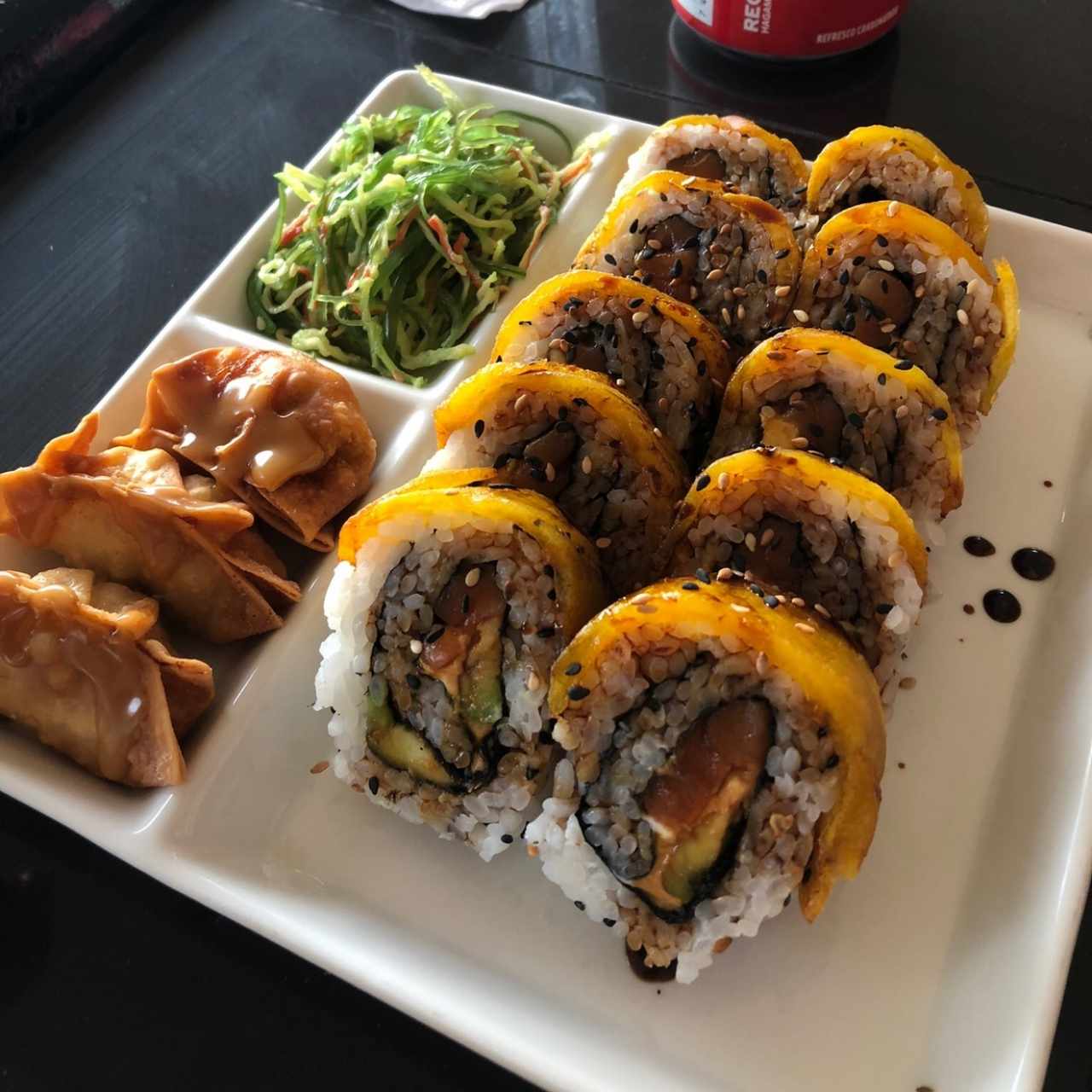 Platano Roll + Croquetas de Cangrejo + Wakame + Bebida