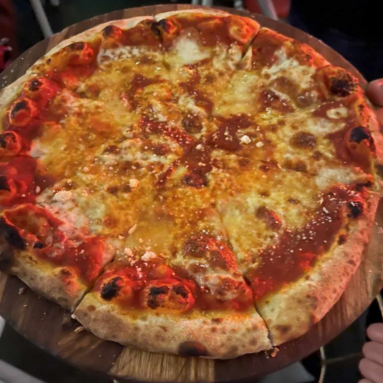 Pizza salsa roja con quezo mozarrella