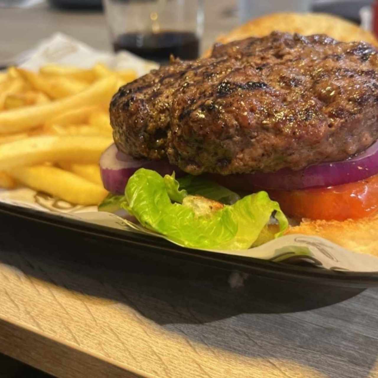 hamburguesa clásica con papas