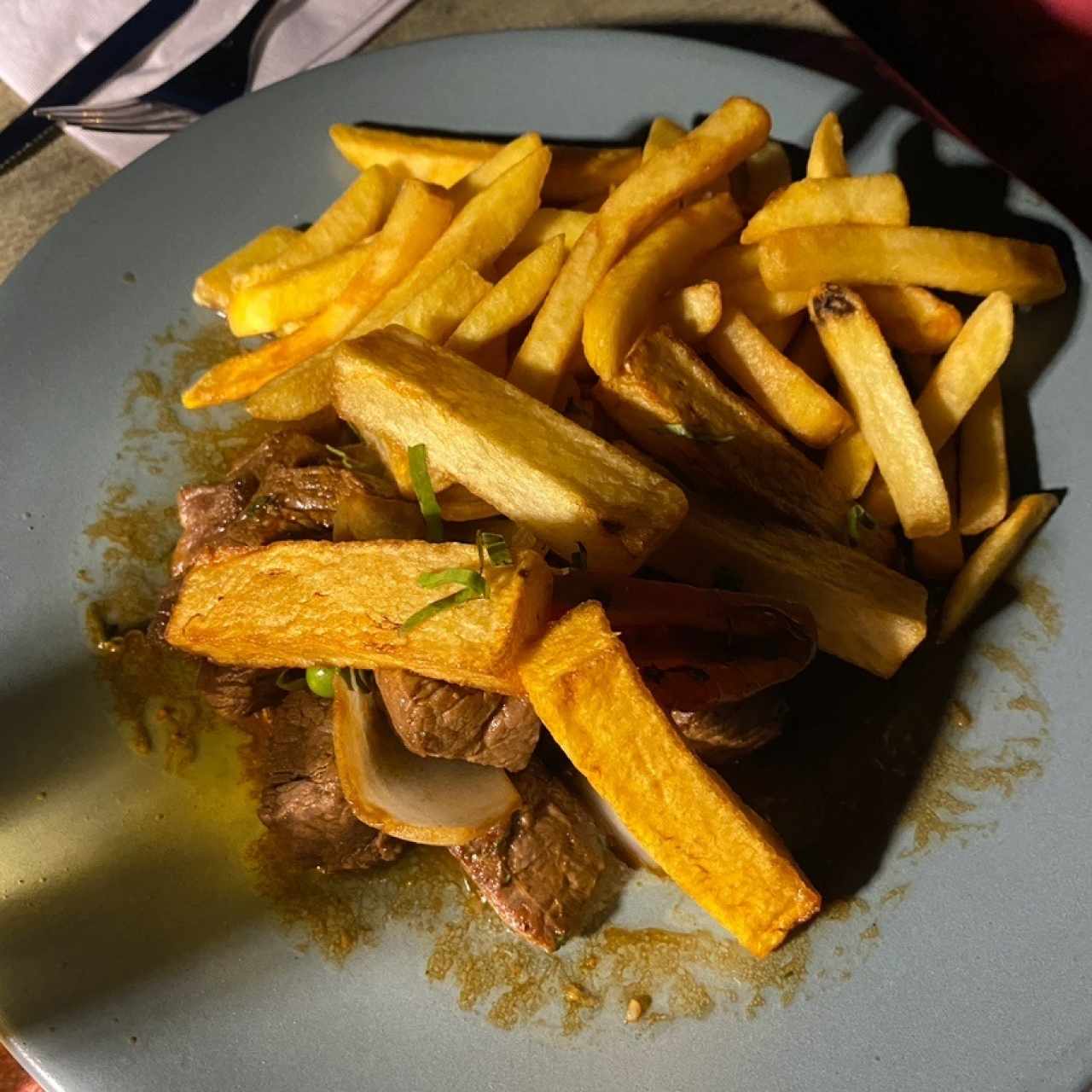 Platos Fuertes - Lomo Saltado