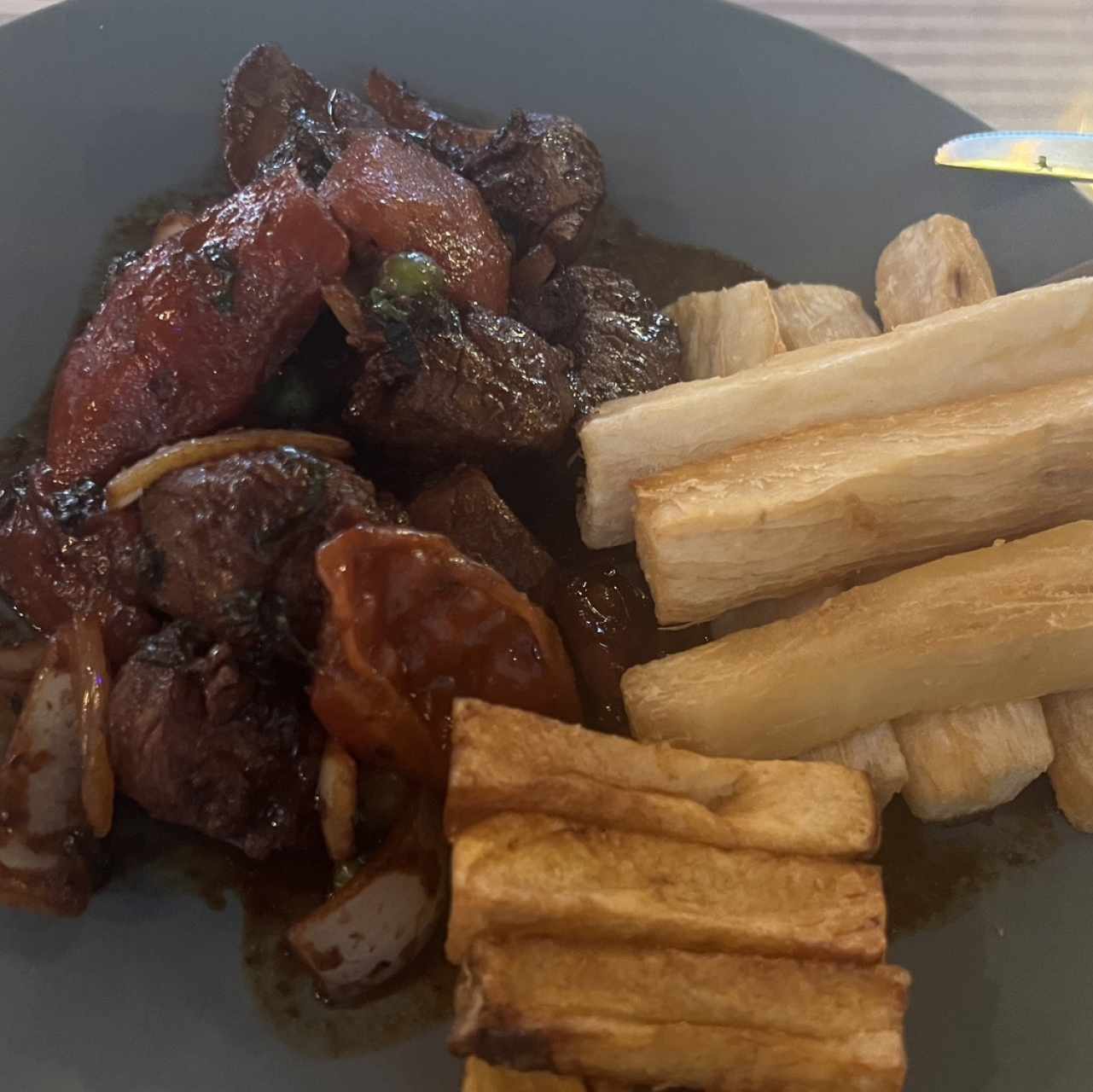 Platos Fuertes - Lomo Saltado