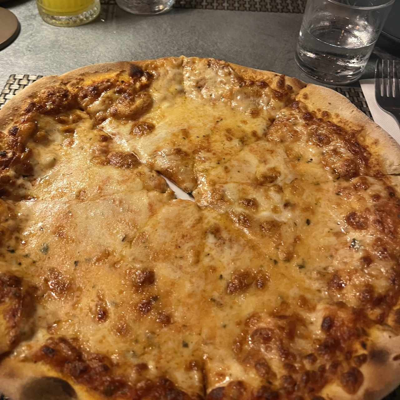 Pizza 4 quesos 