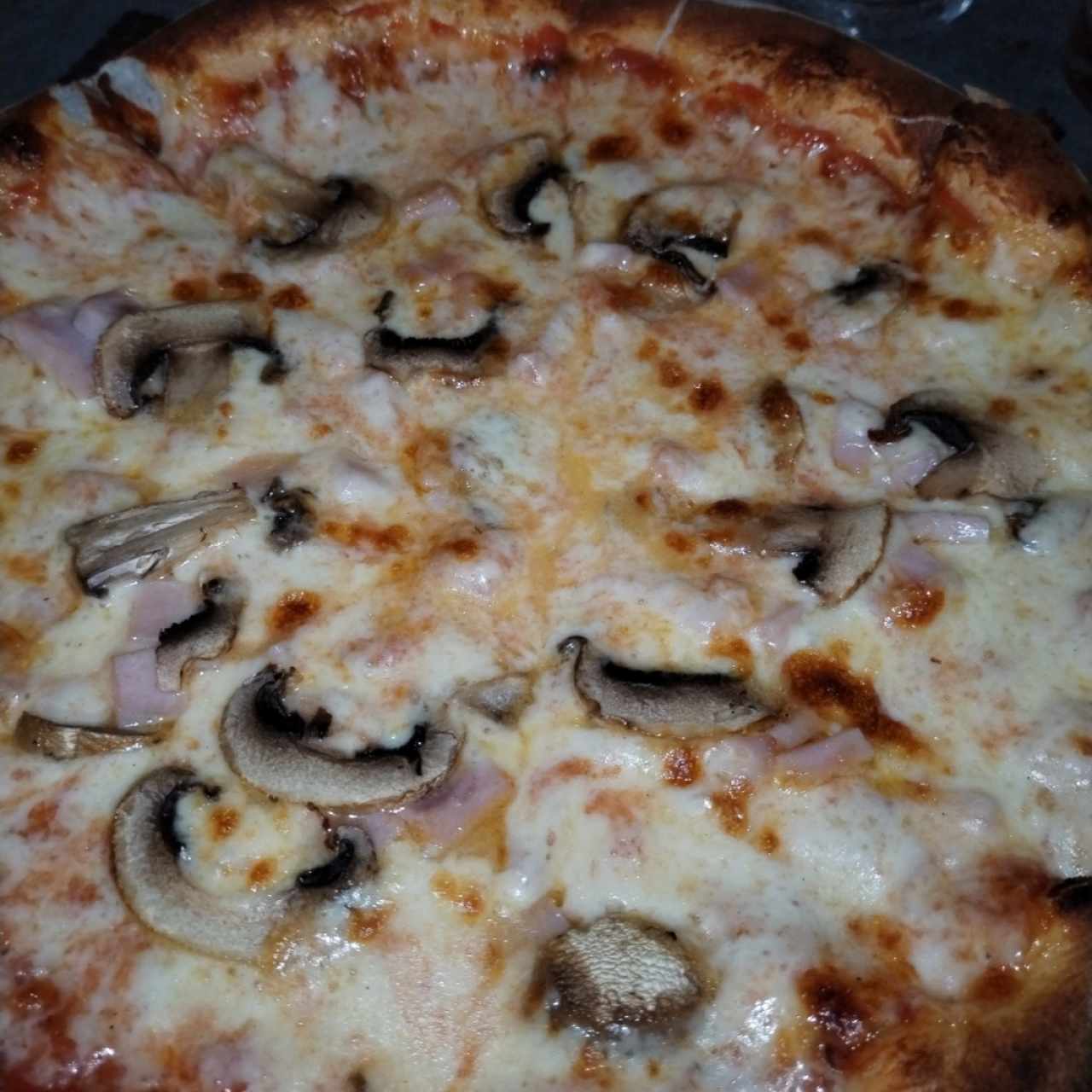 Pizzas - Prosciutto e Funghi