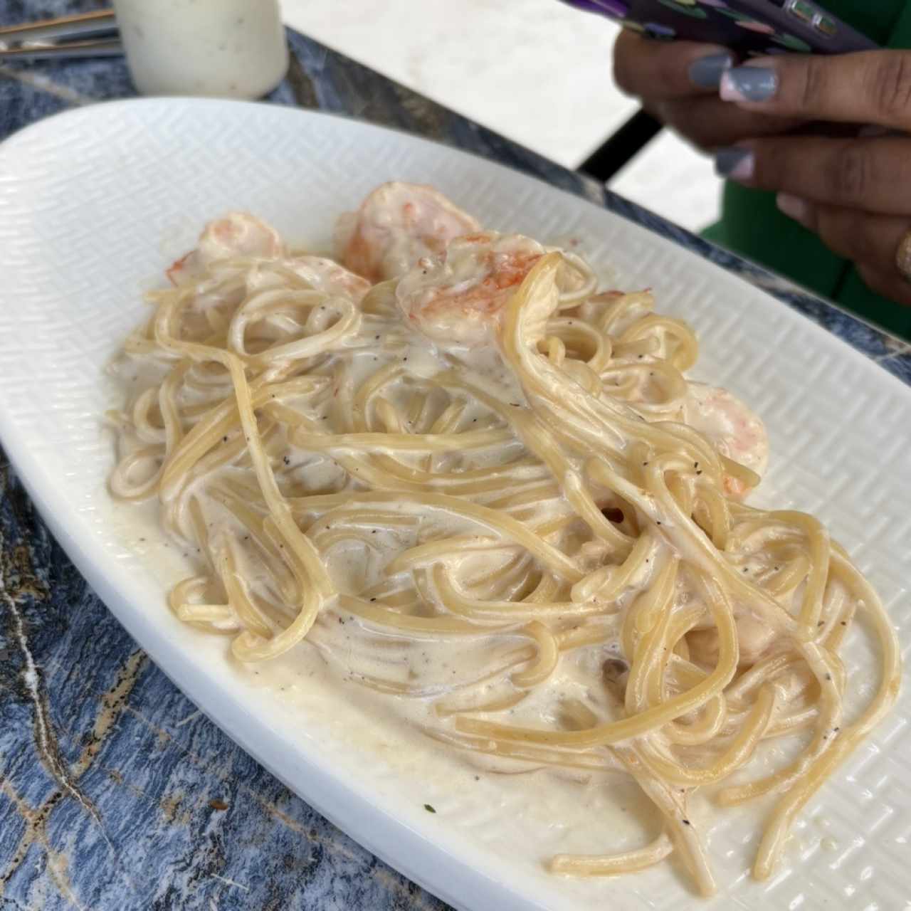 Spaghetti Alfredo con Camarones