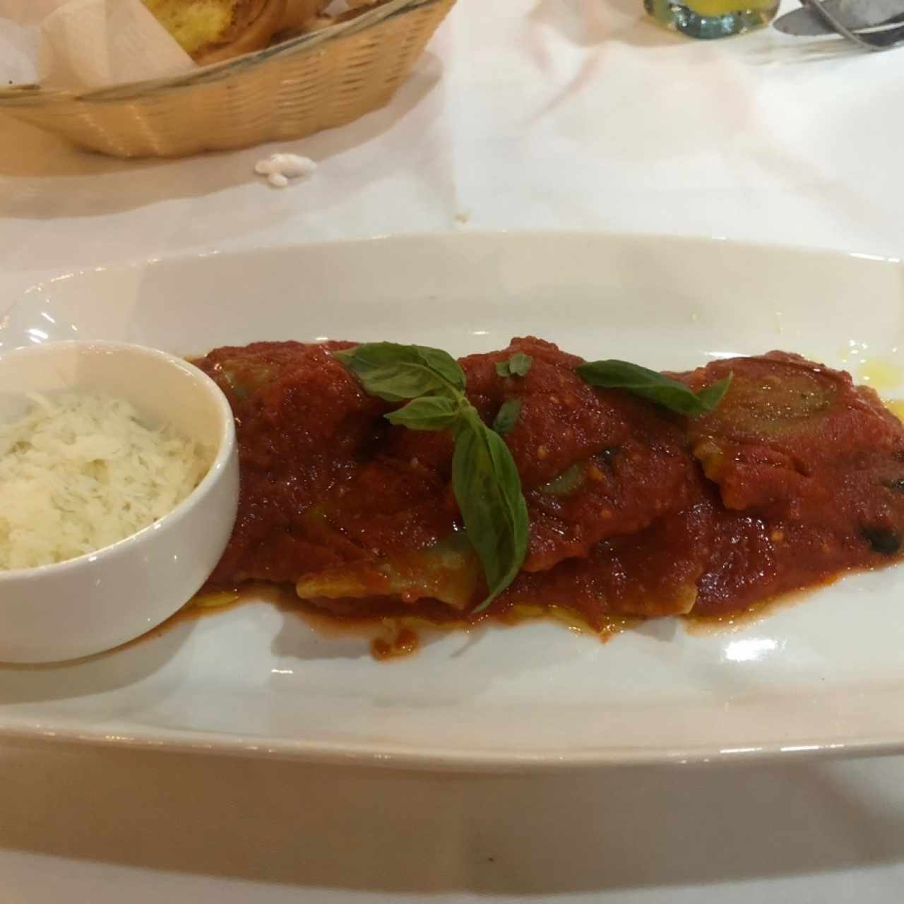 Ravioles de espinaca con relleno de queso ricotta