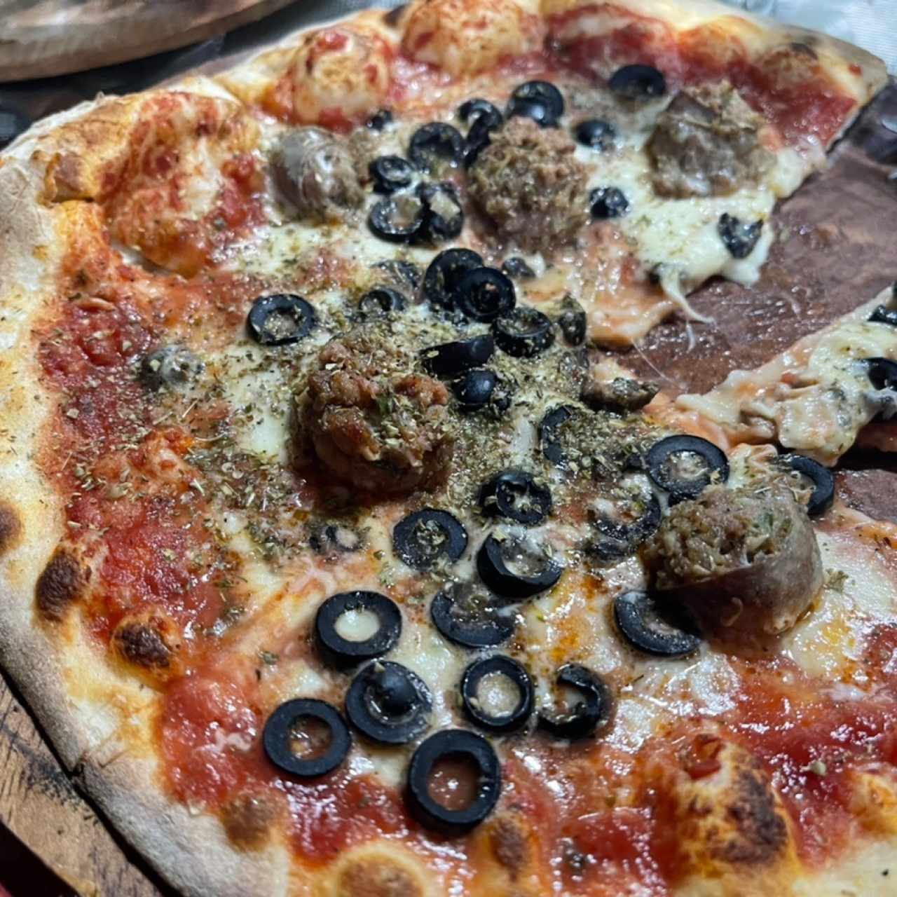 Pizza con salchicha italiana