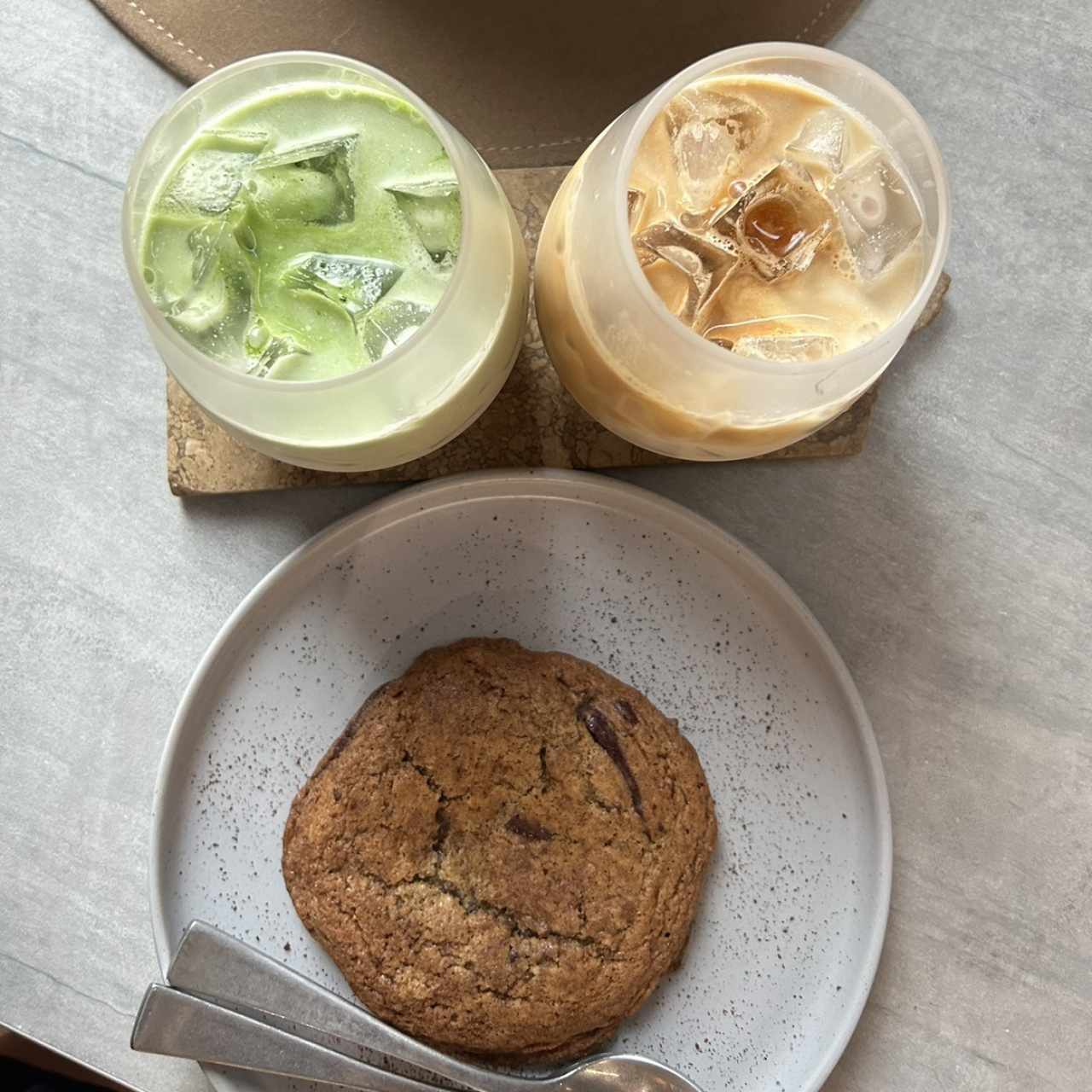 Matcha latte, chocolate chip cookies and Latte