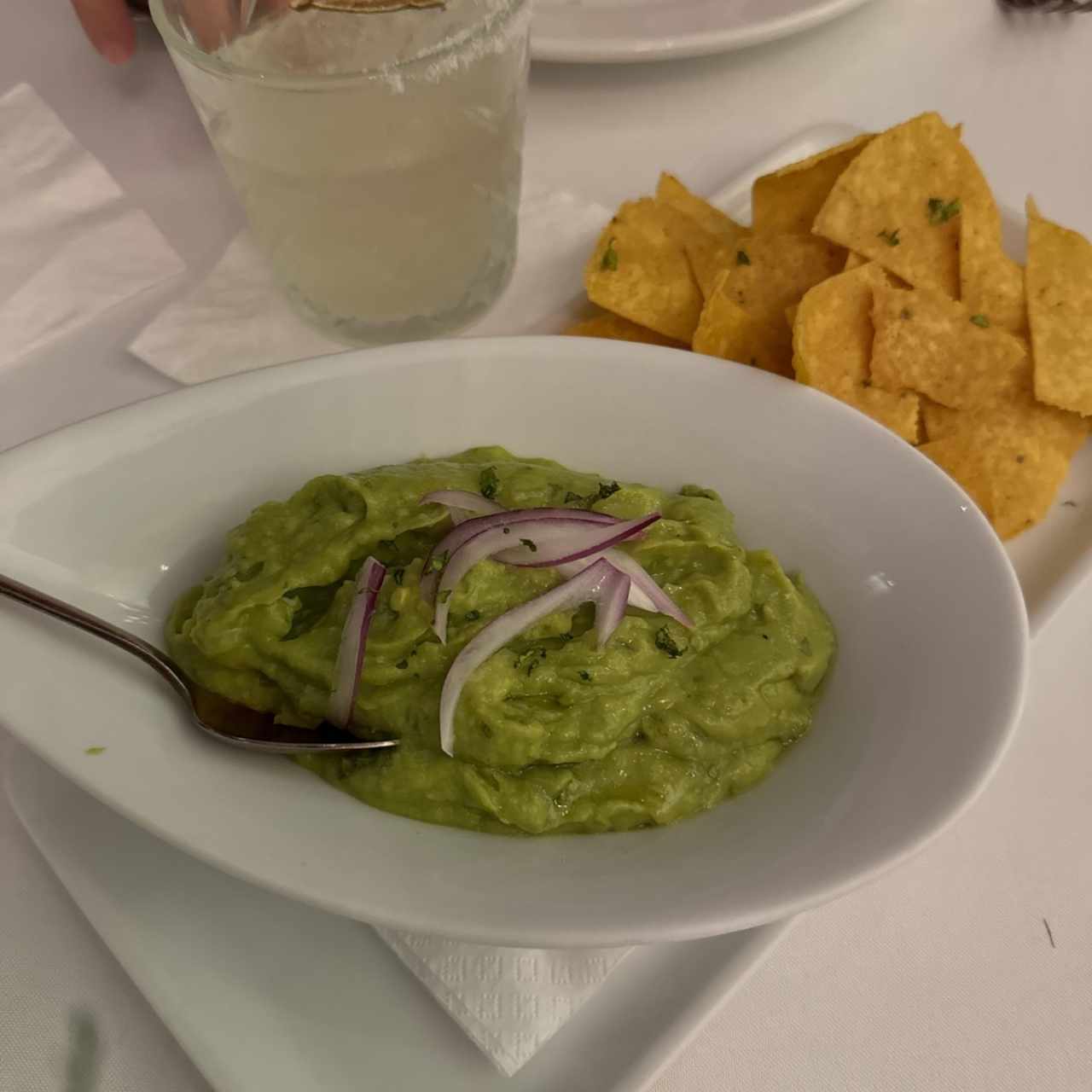 Guacamole acompañado con chips