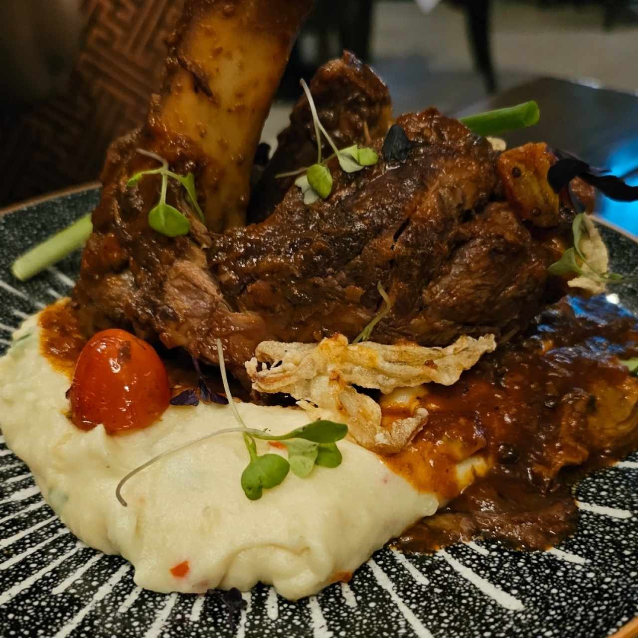 Platos Fuertes - Ossobuco de Cerdo