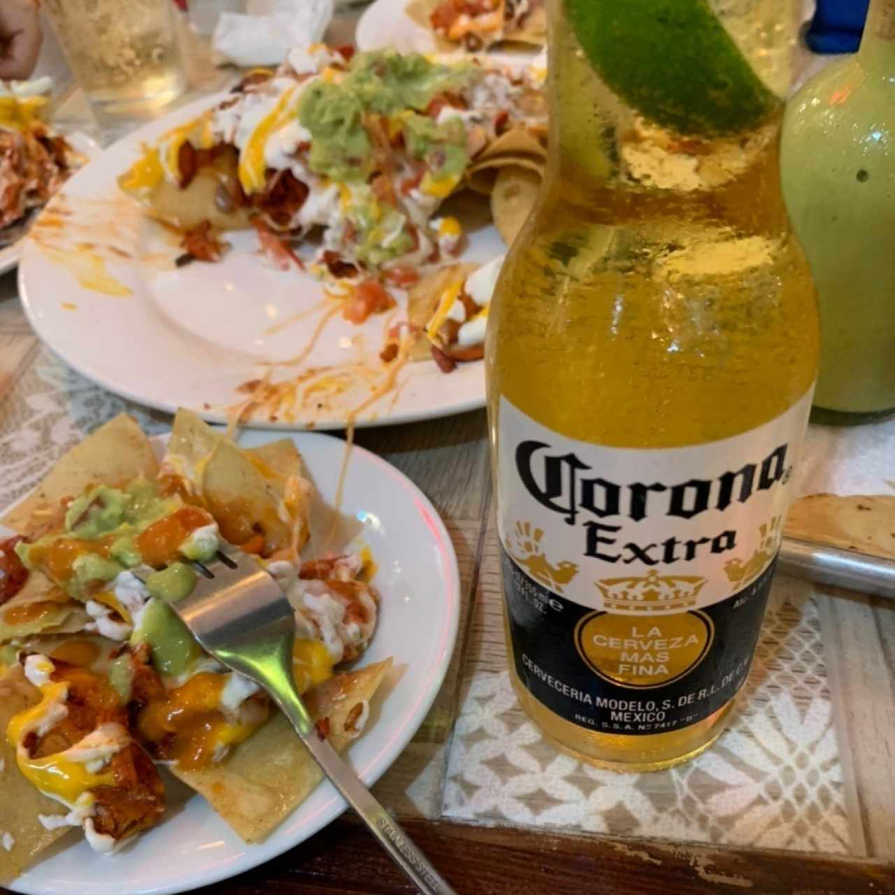 Nachos yeye y corona