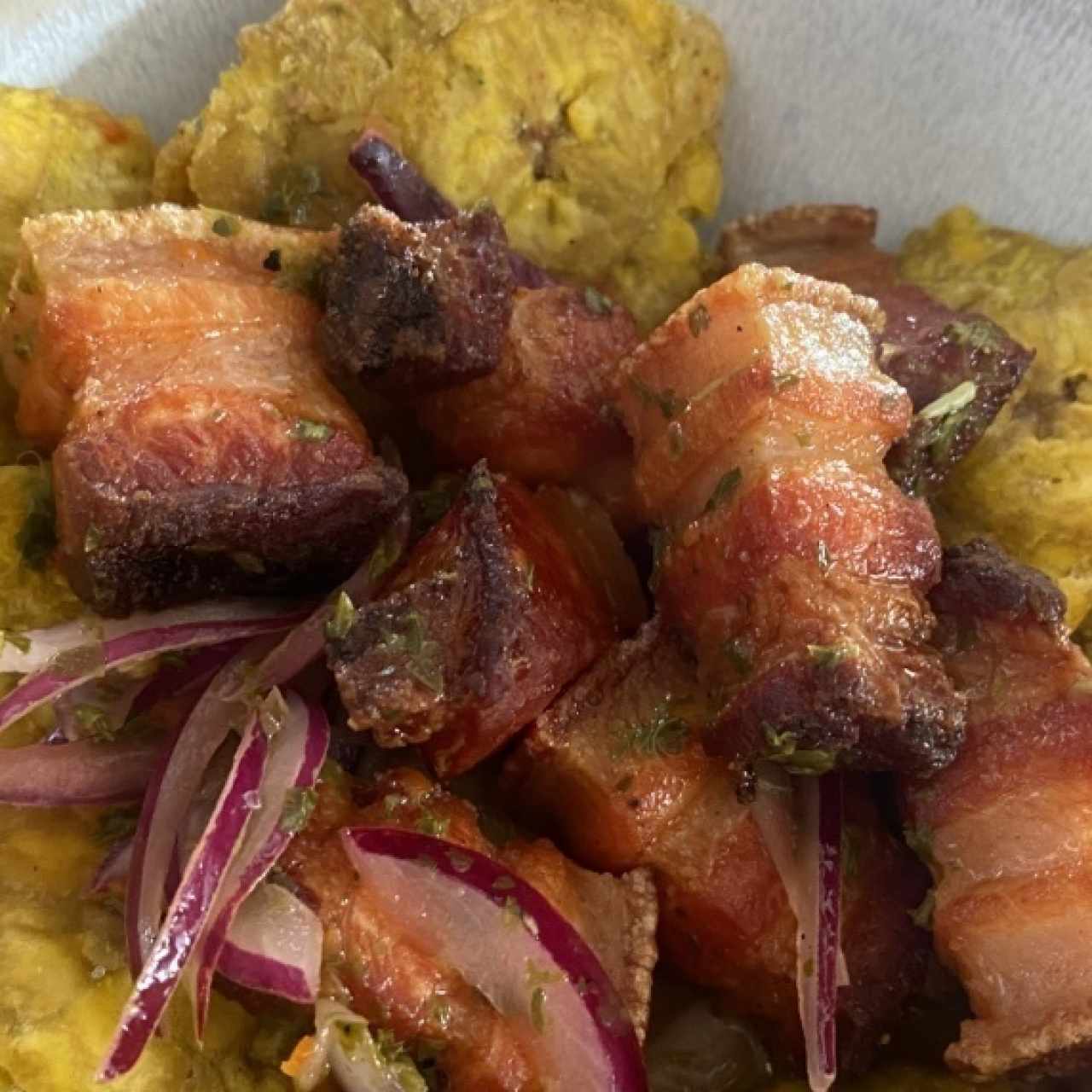 Ceviche de panceta de cerdo 