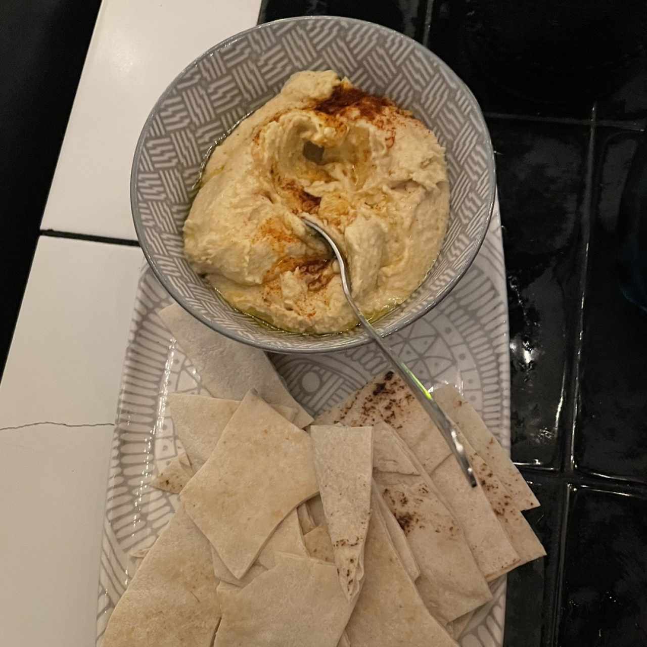 Para Picar - Hummus Con Pita