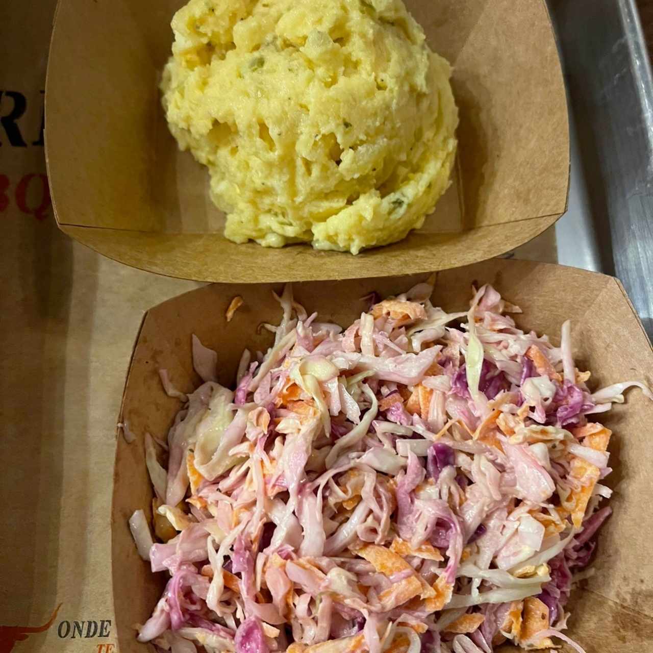 Cole slaw y ensalada de papas