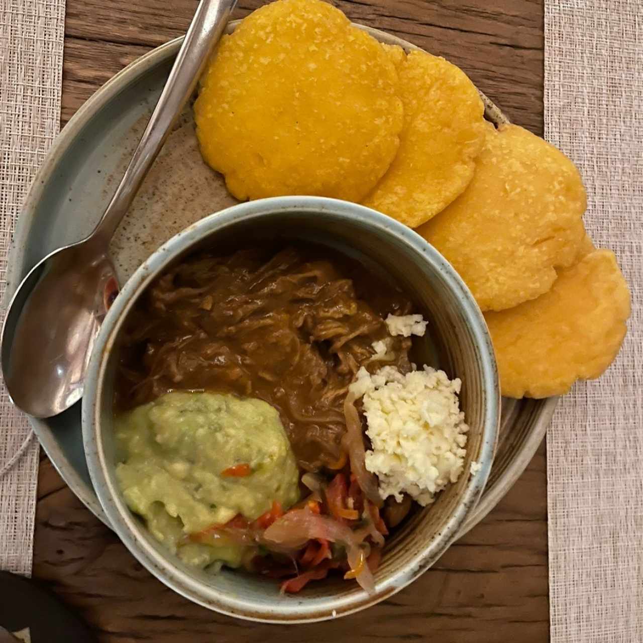 Ropa vieja con tortillas