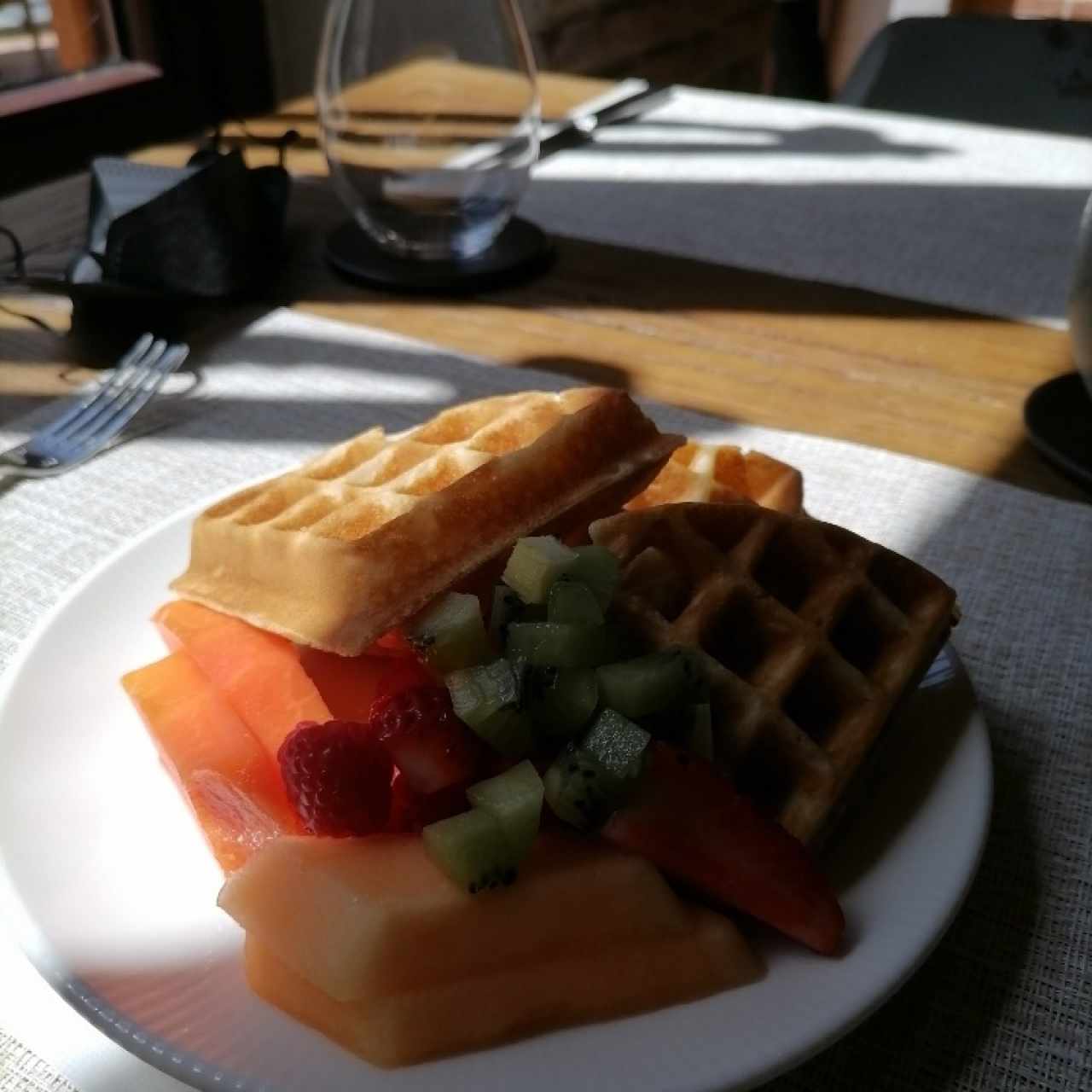 Desayuno-Waffle con frutas