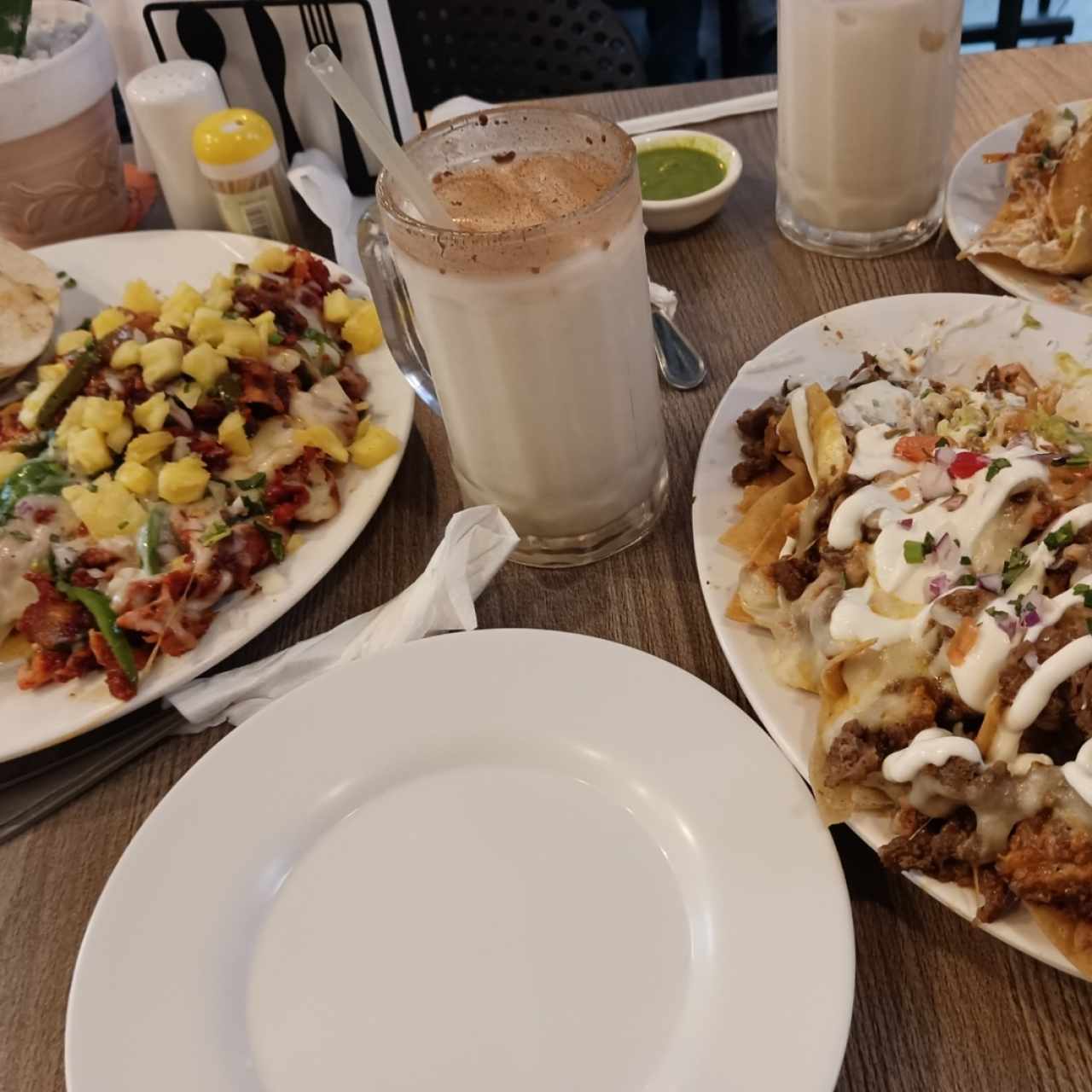 nachos, tacos y horchata.