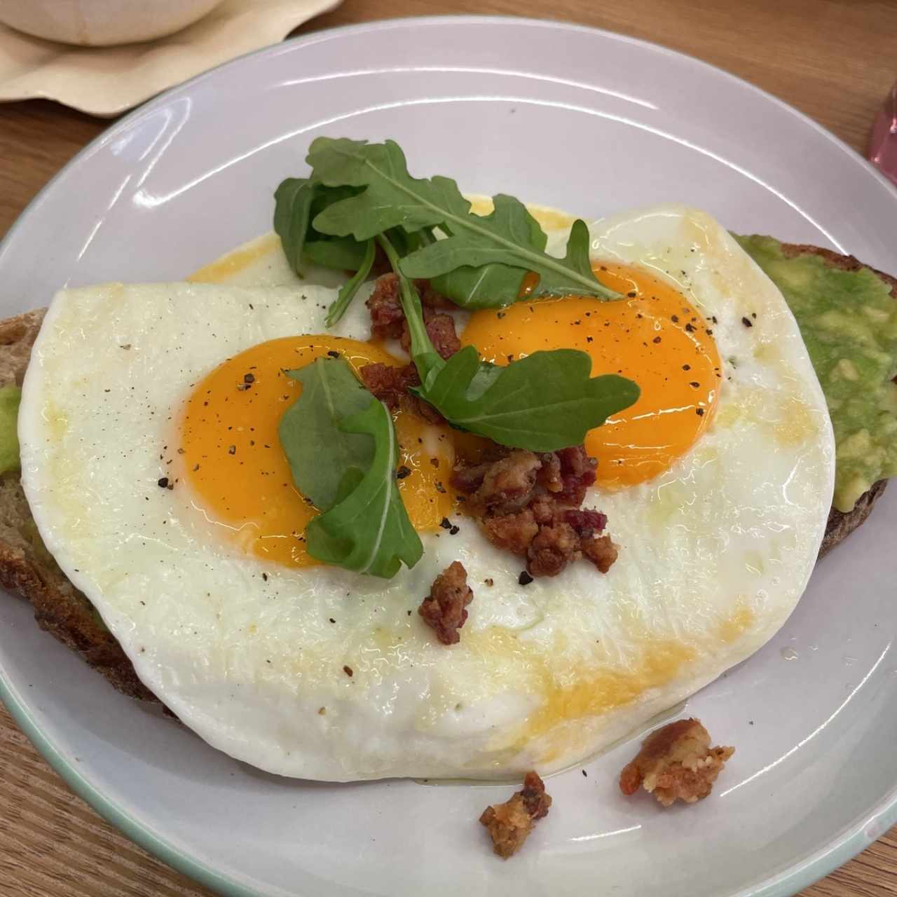 Tostada de aguacate y huevo