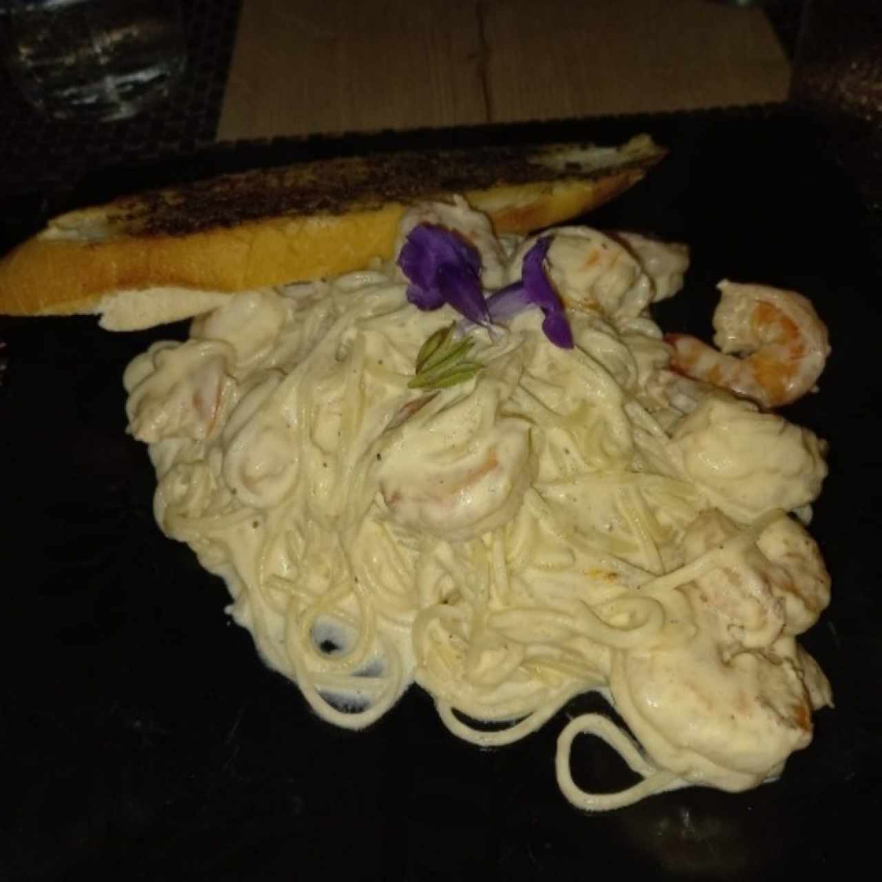 Spaghetti Alfredo de Camarones