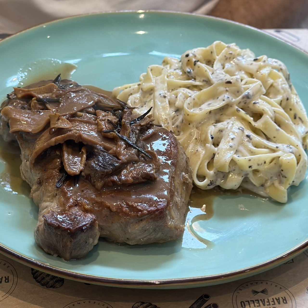 Rib eye con tagliatelle al tartufo