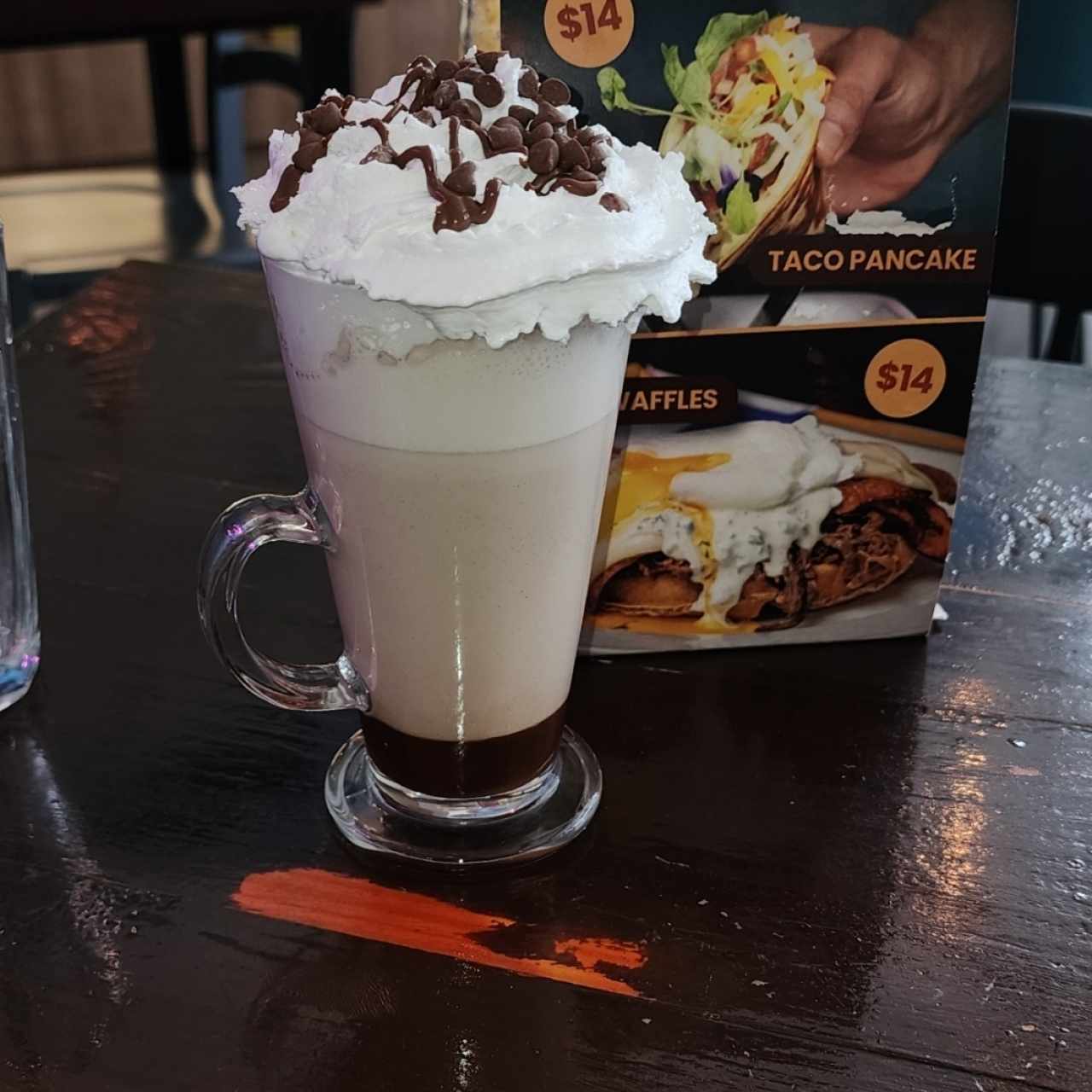 Hot Chocolate con Crema Batida