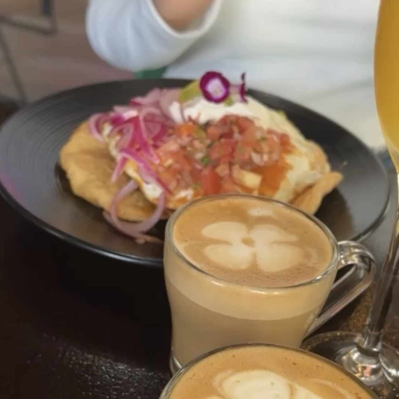 Tortilla huevos y aguacate
