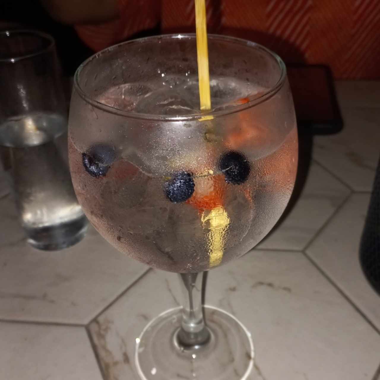 Gin tonic de frutos rojos