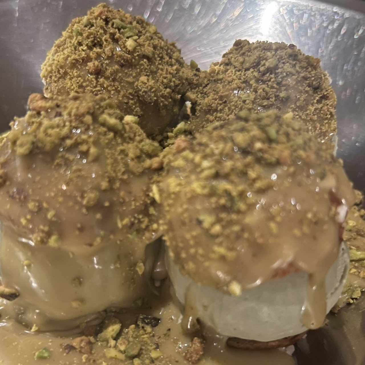 DOLCI - Pistacchio Profiteroles