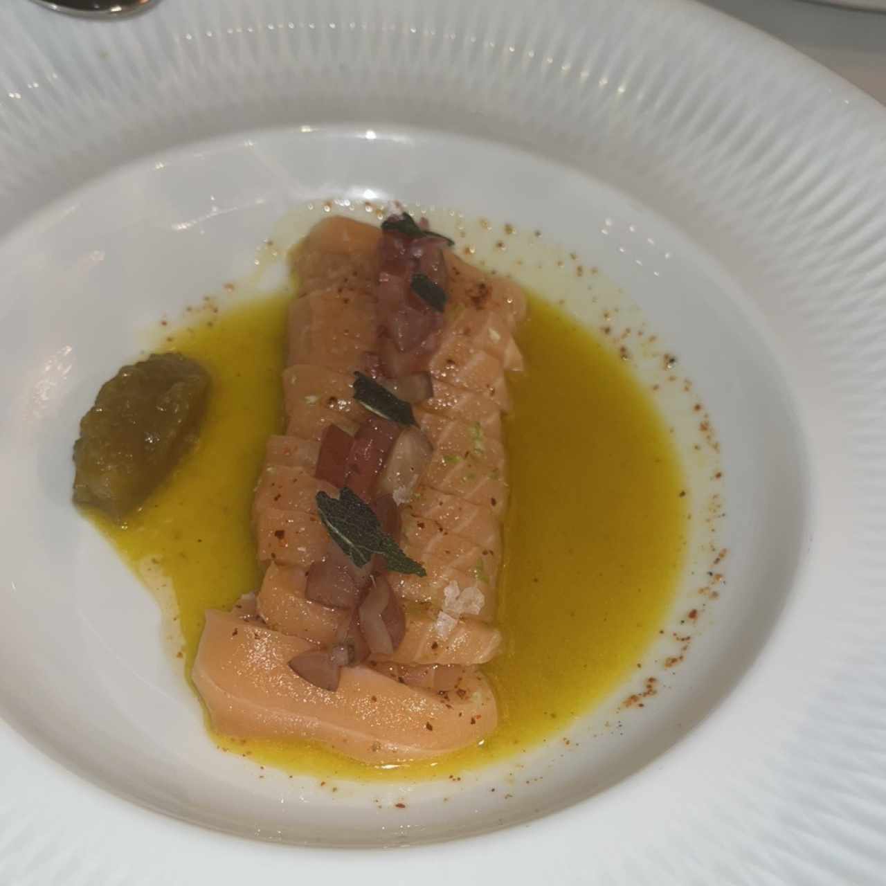 Crudo de salmon