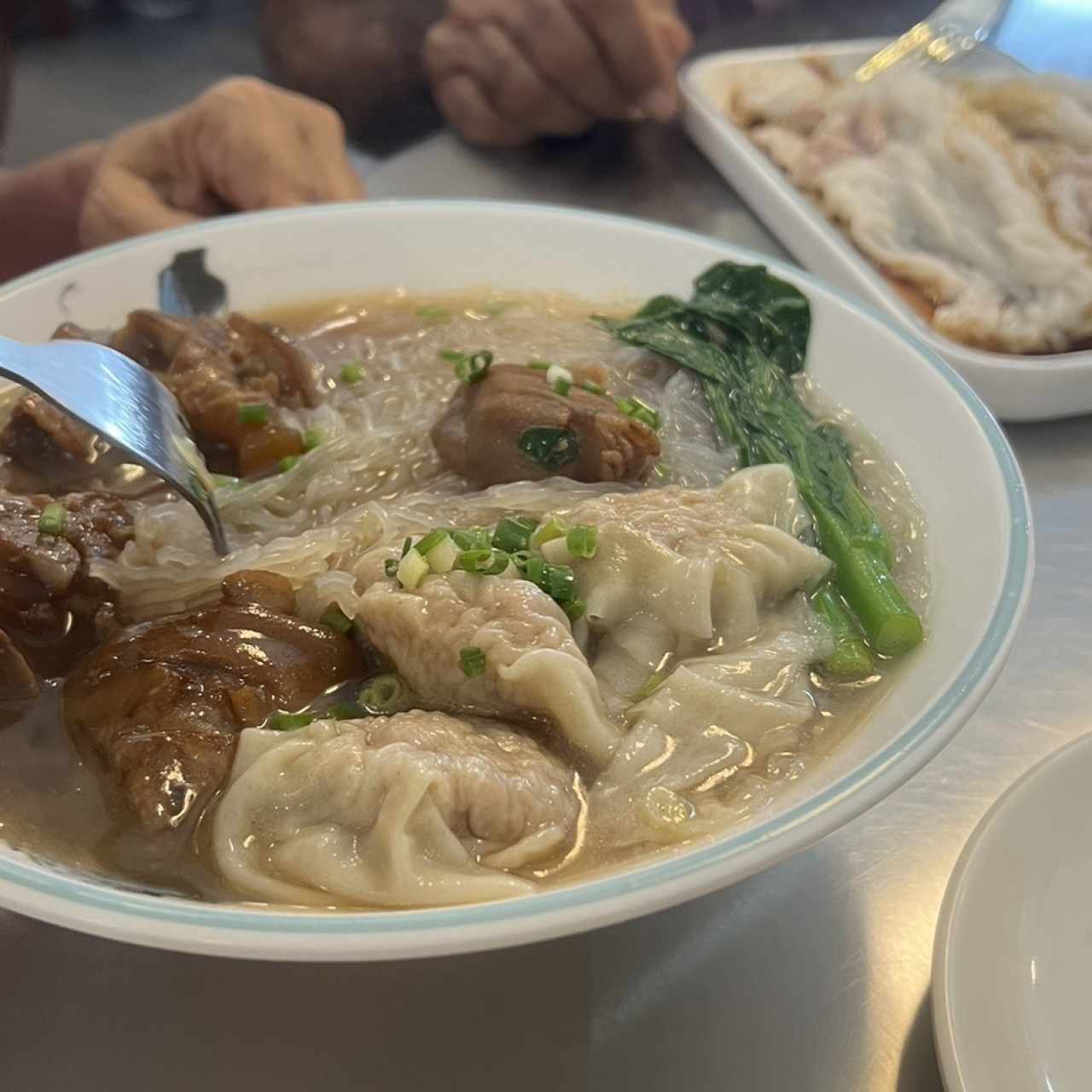 Sopa De Wanton De Puerco Con Fideos