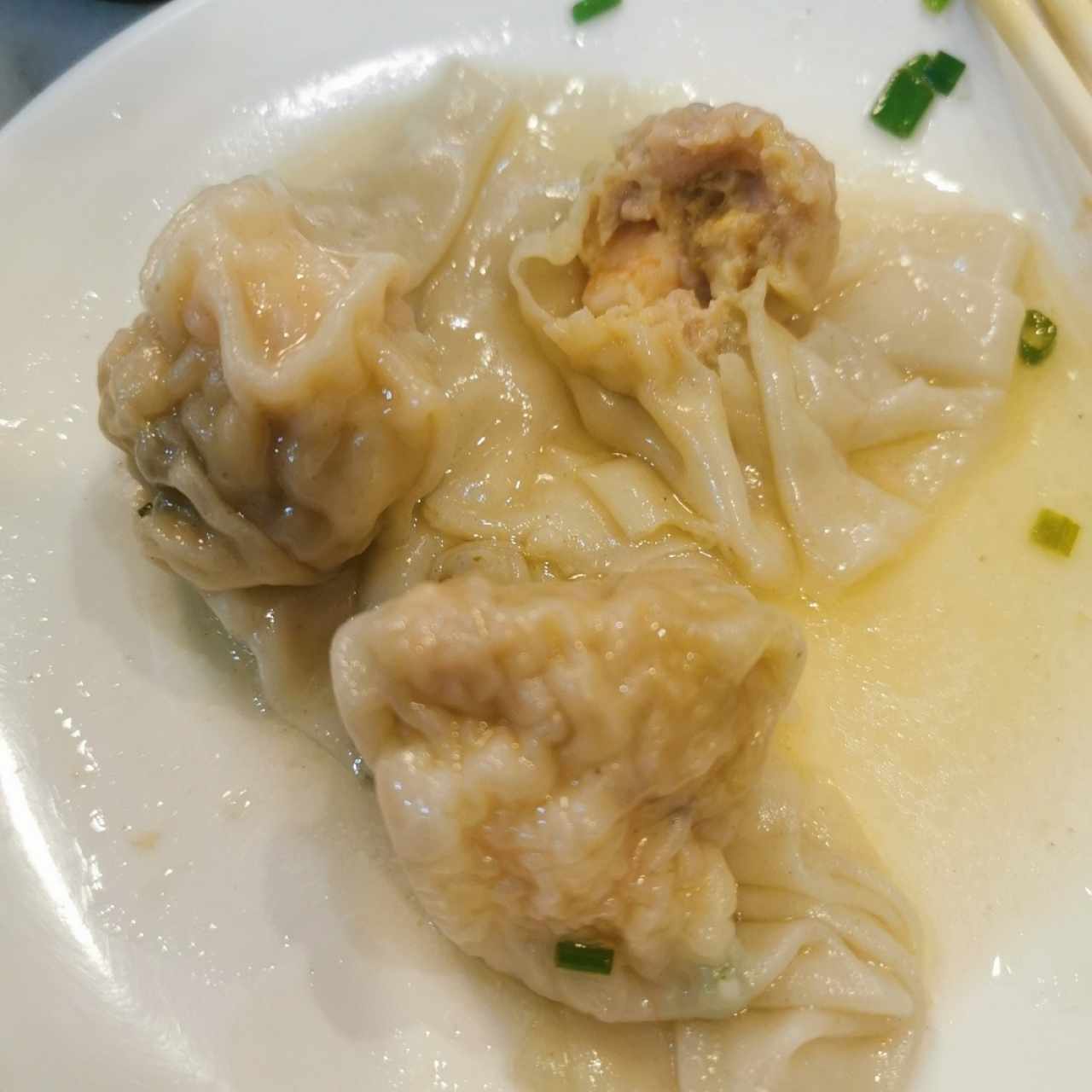 Sopa De Wanton De Puerco Con Camarón Solo