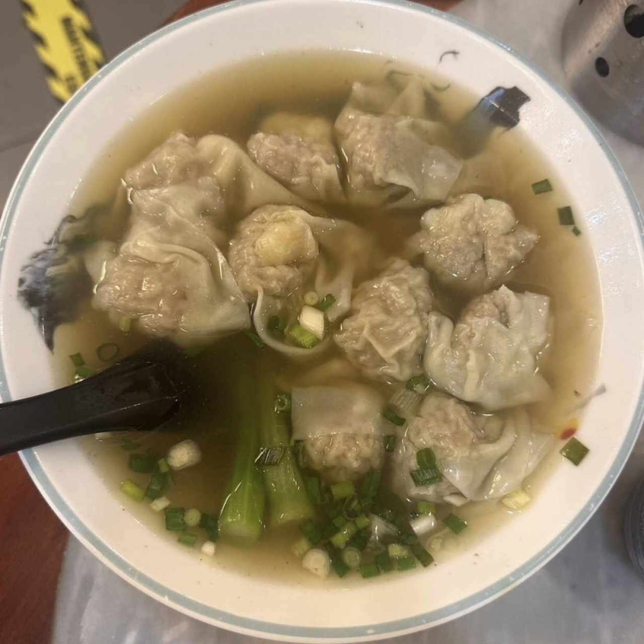 Sopa de Wanton de puerco y camaron