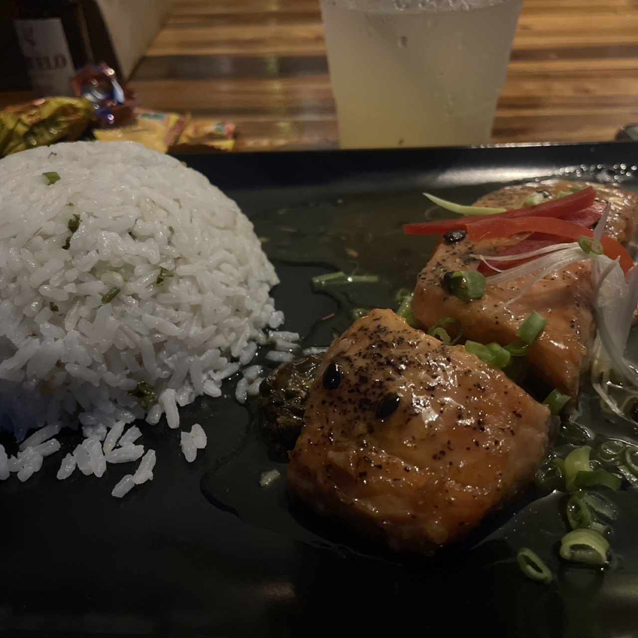 Salmon en salsa maracuya y arroz con coco