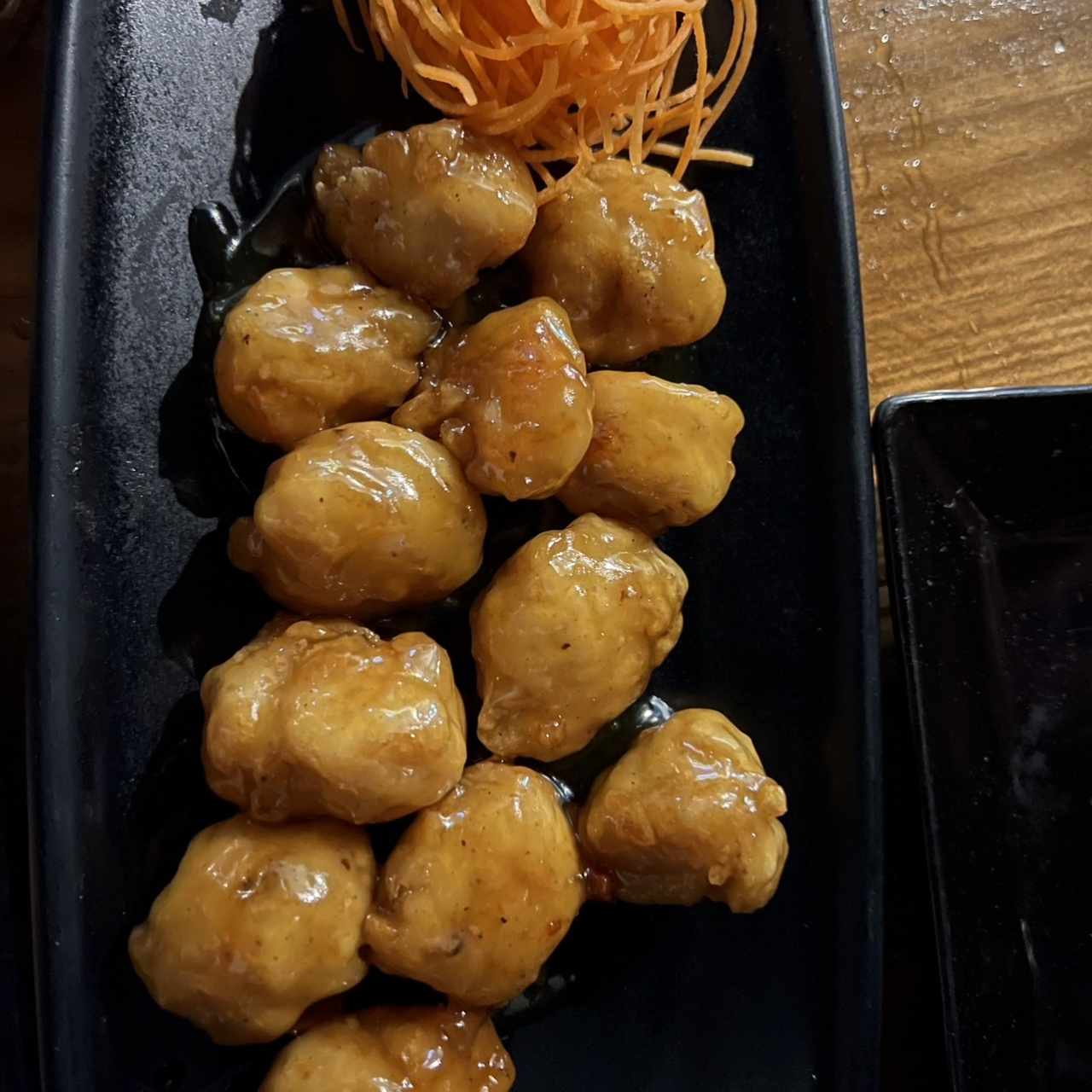 Pollo tempura en salsa de naranj