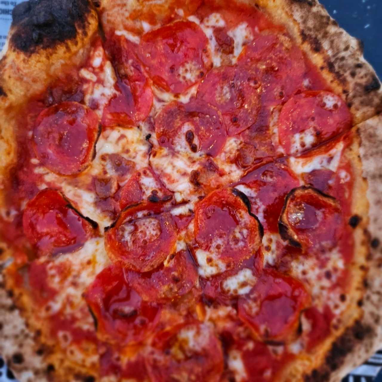 Pizza Peperoni con Miel picante