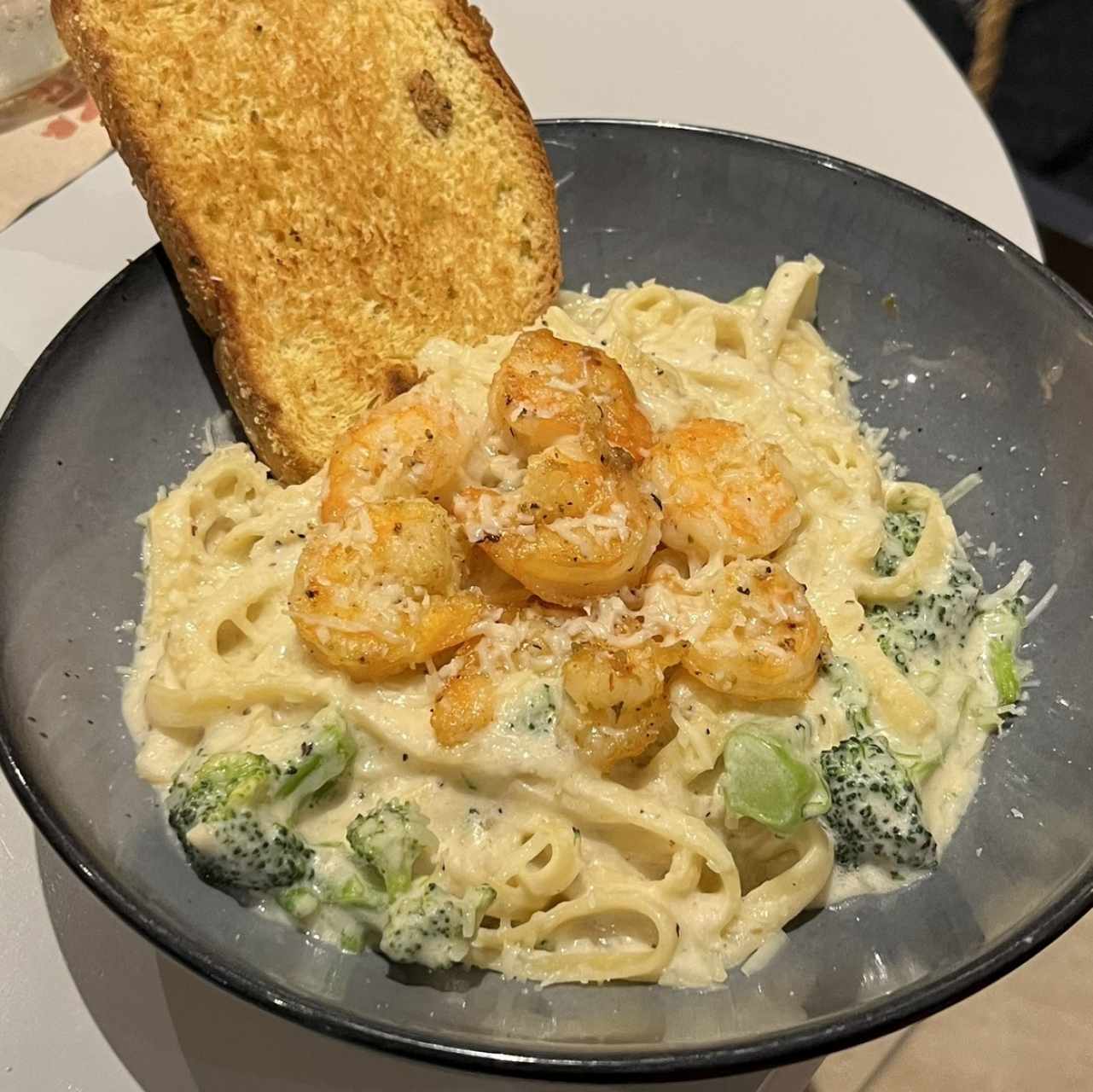 Pasta Alfredo de Camarones