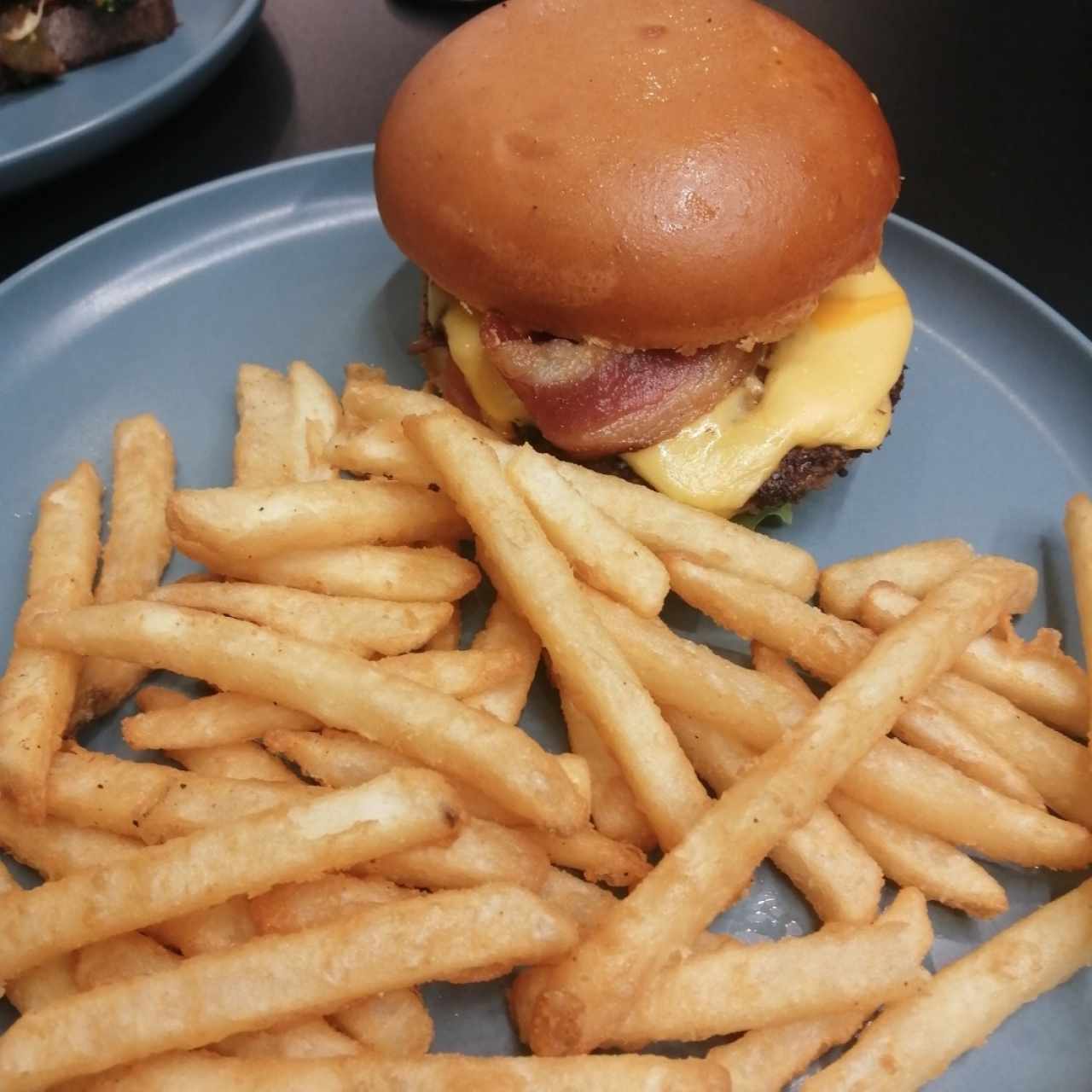 Hamburguesa de carne con tocino