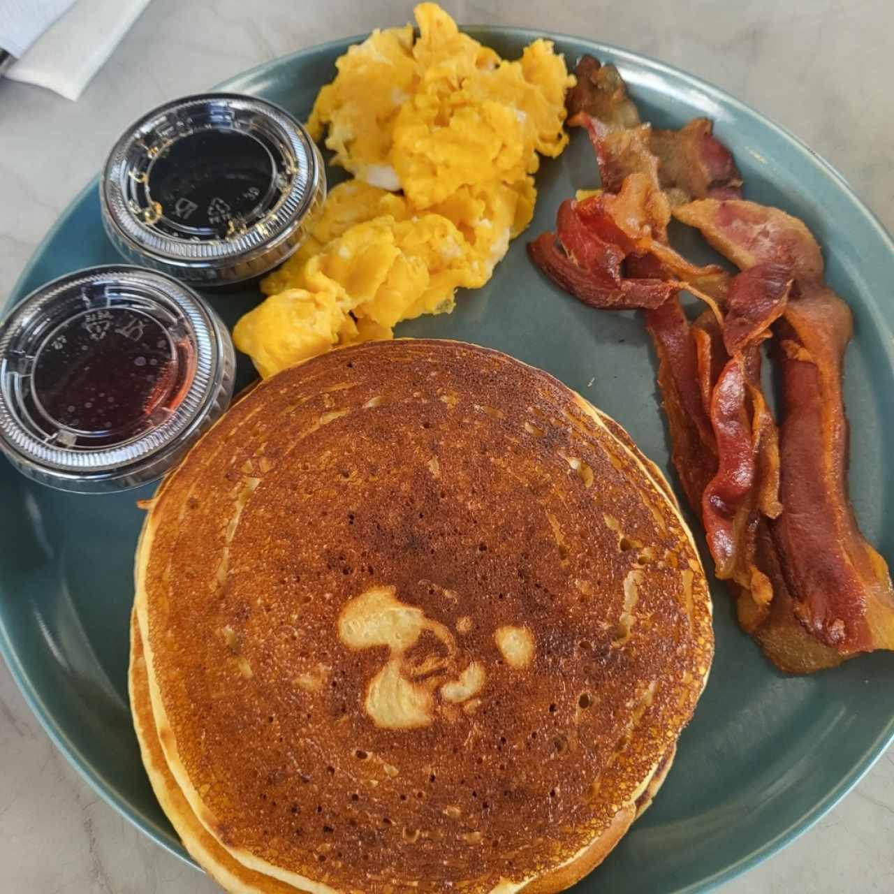 DESAYUNO - PANCAKES & BACON