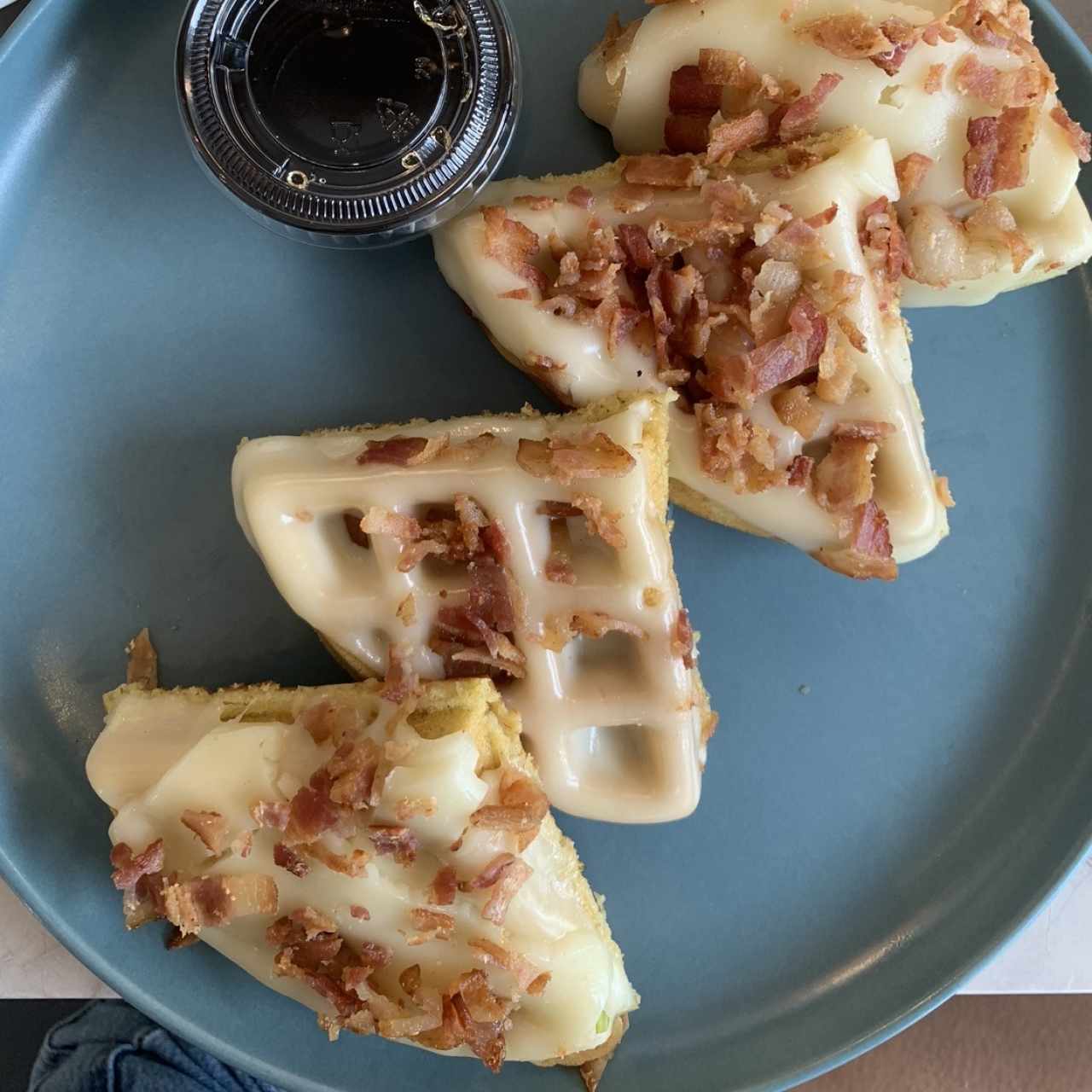 Waffles de mozzarella y bacon 