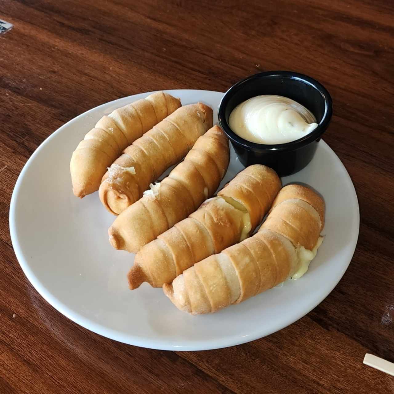 Tequeños con salsa de la casa