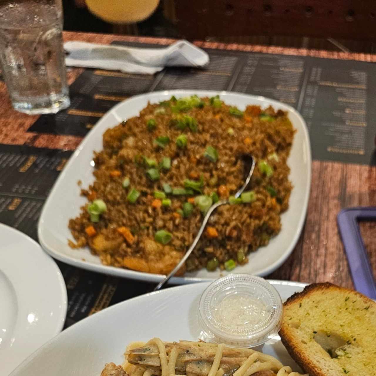 Arroz con camarones, mariscos o combinación