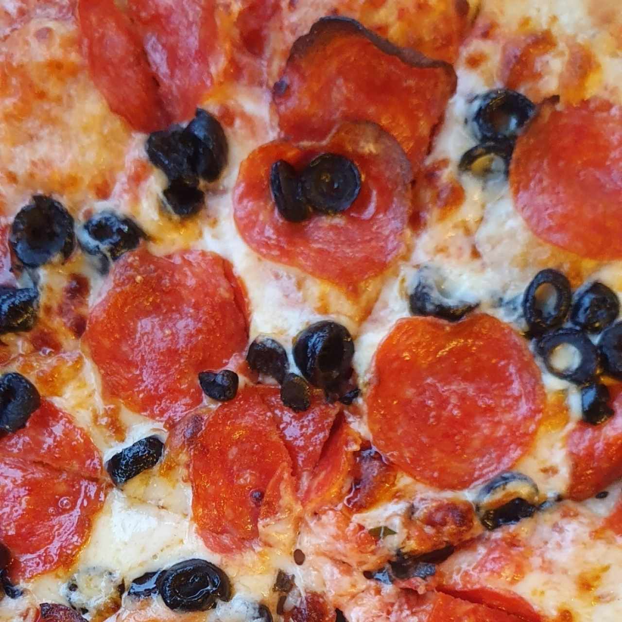Pizzas - Pepperoni con aceitunas negraa