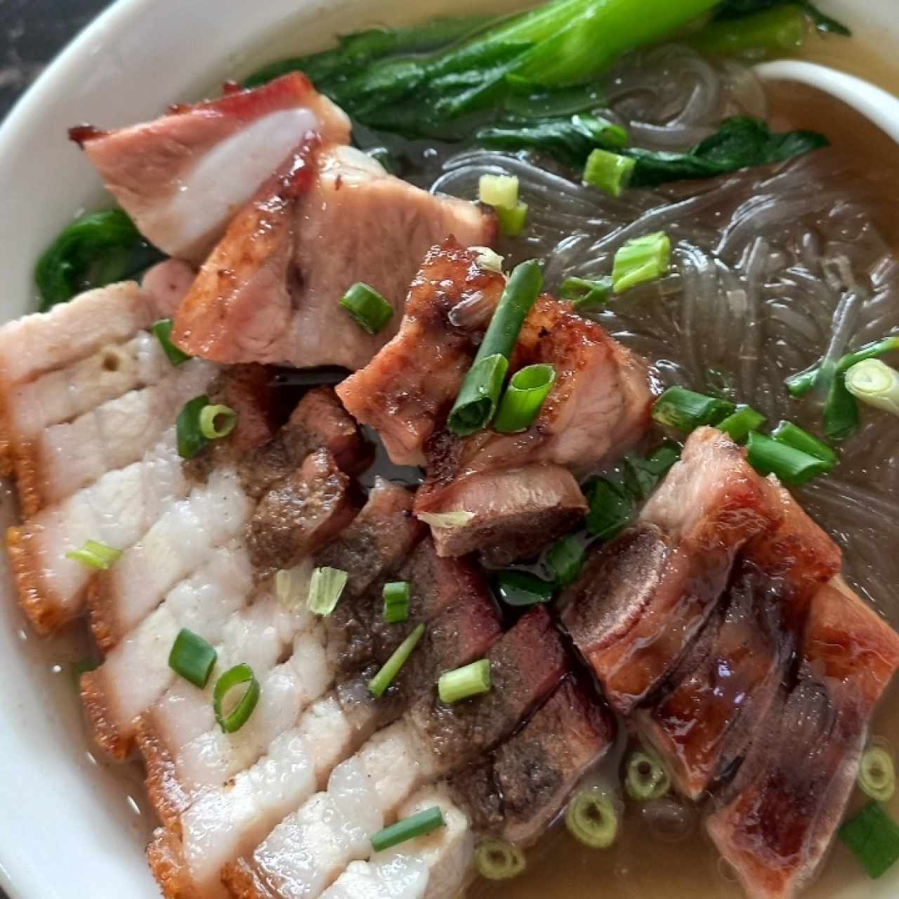 sopa fideo de camote con puerco asado