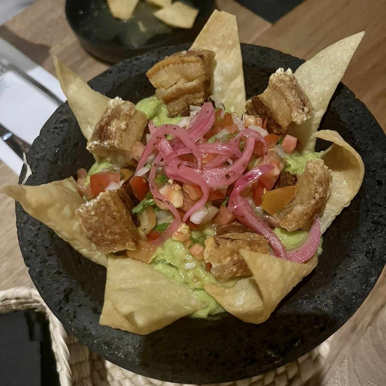 GUACAMOLE CON DADOS DE CHICHARRON
