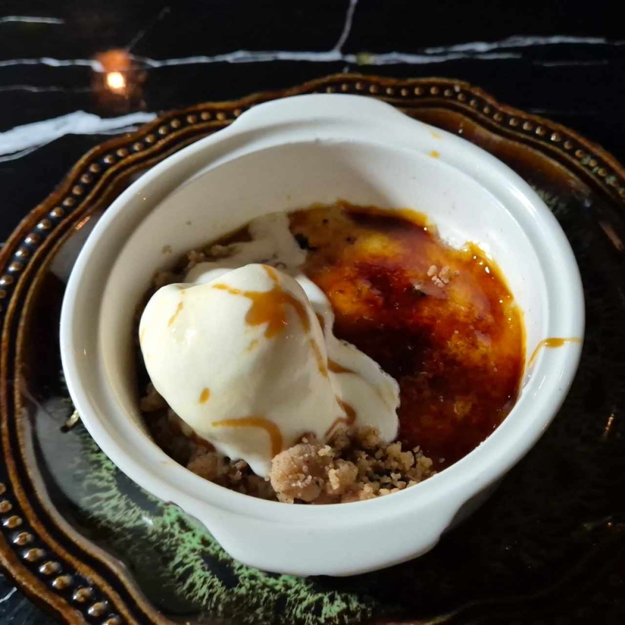 Crema Catalana con Citricos y Helado de chocolate blanco